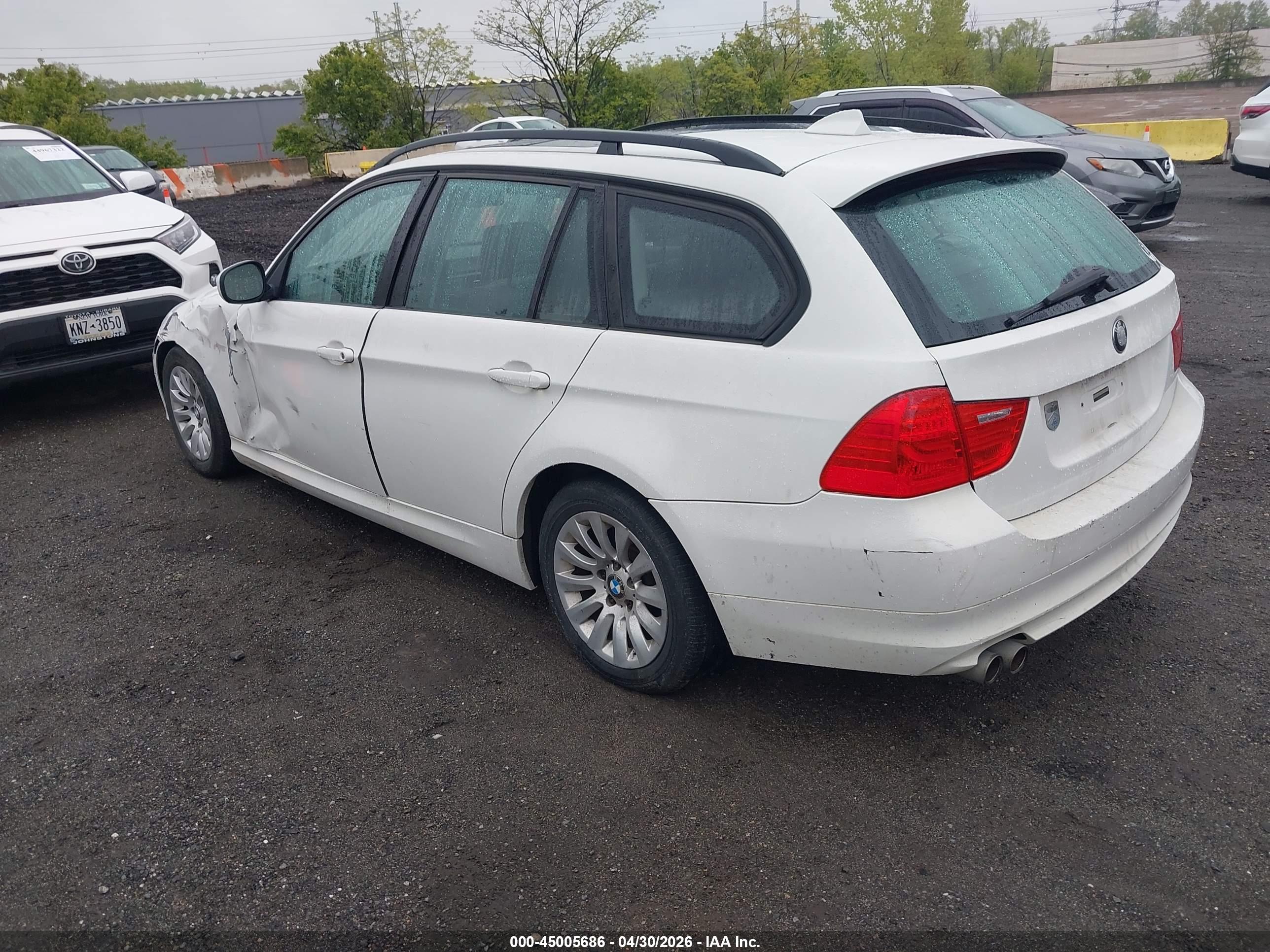 BMW 328I image 3
