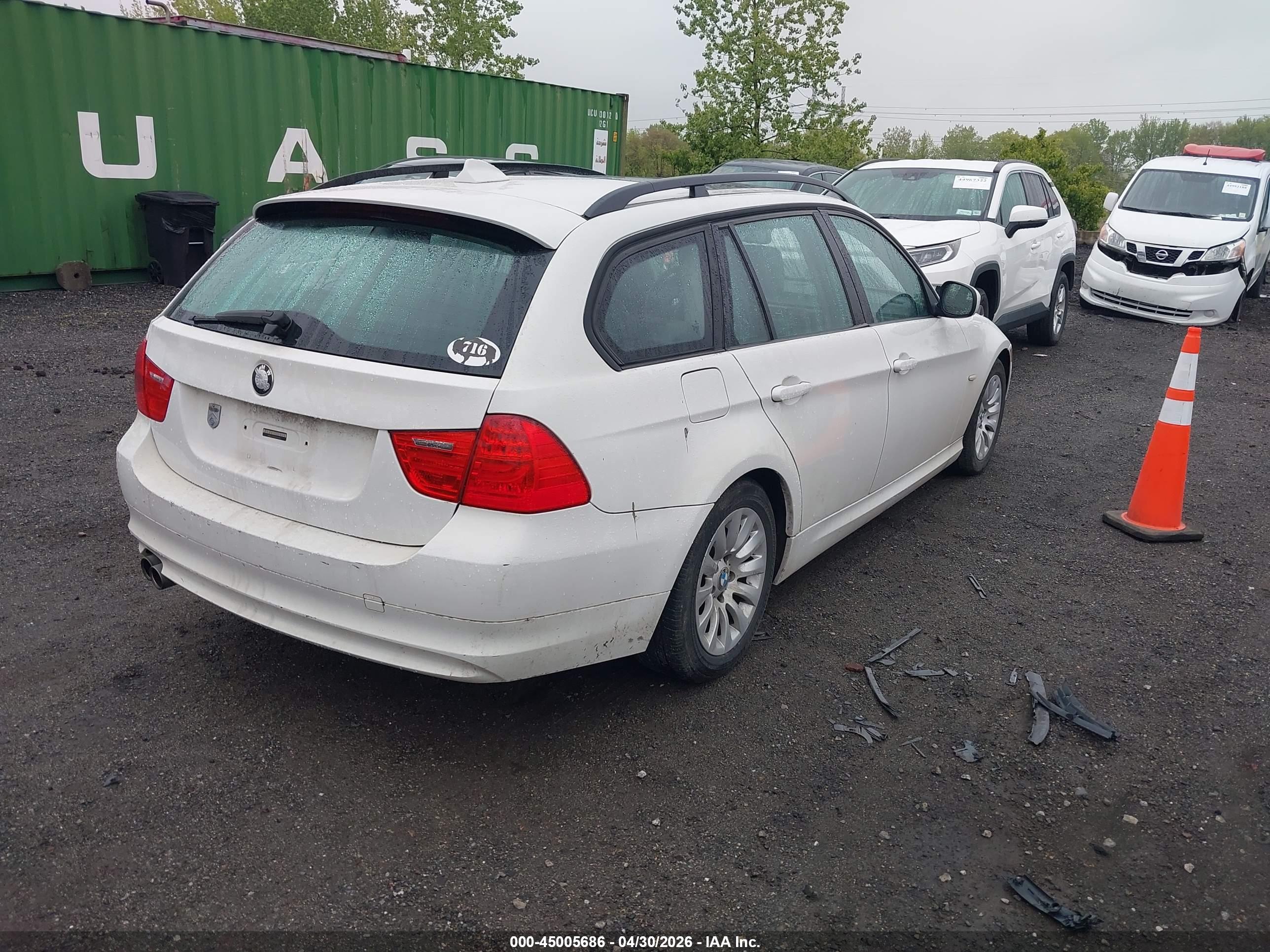 BMW 328I image 4