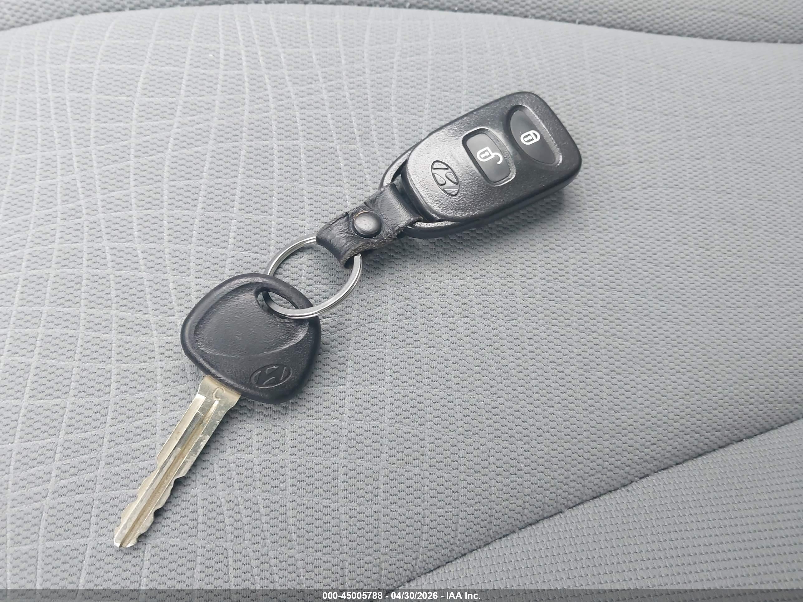 HYUNDAI SANTA image 11