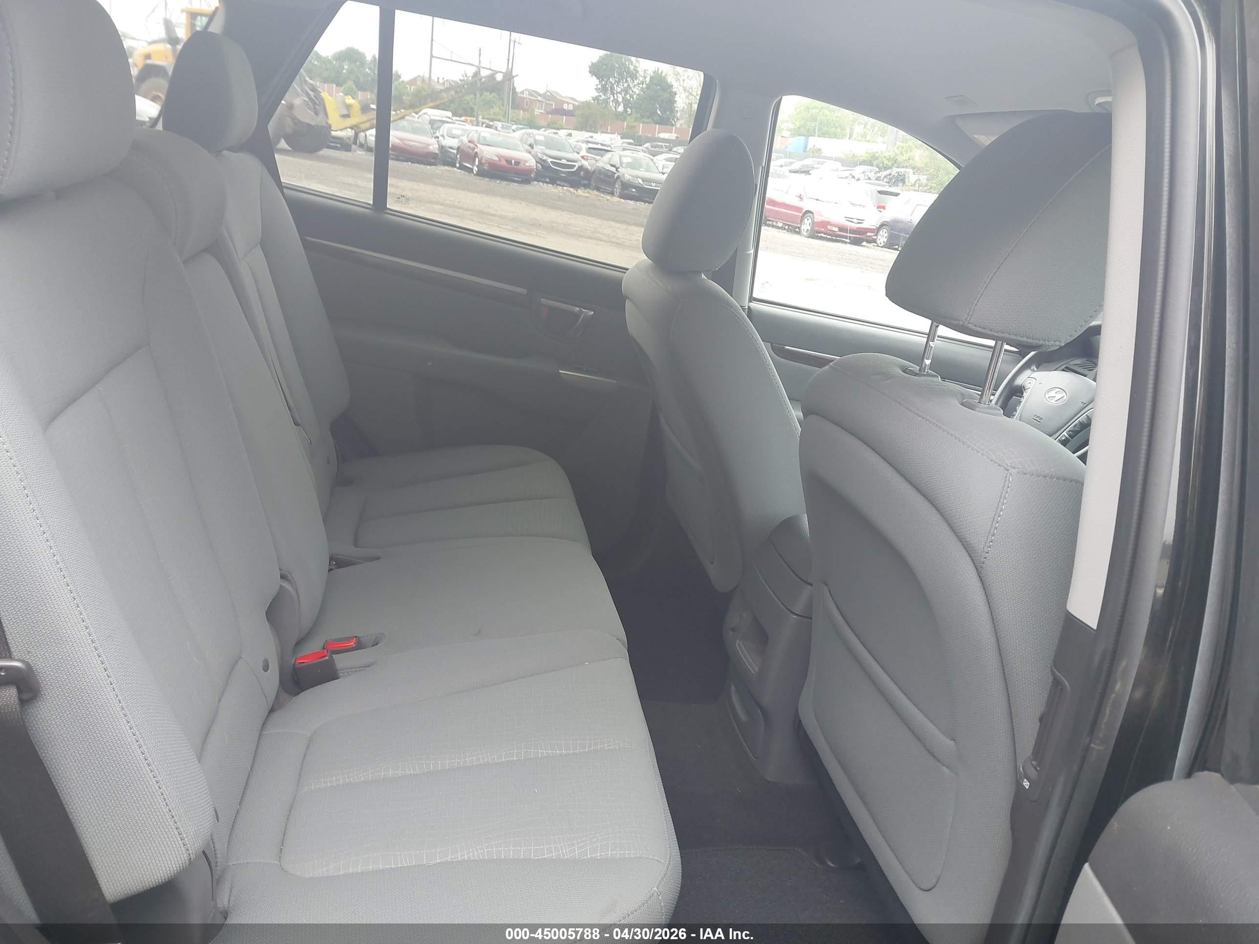 HYUNDAI SANTA image 8