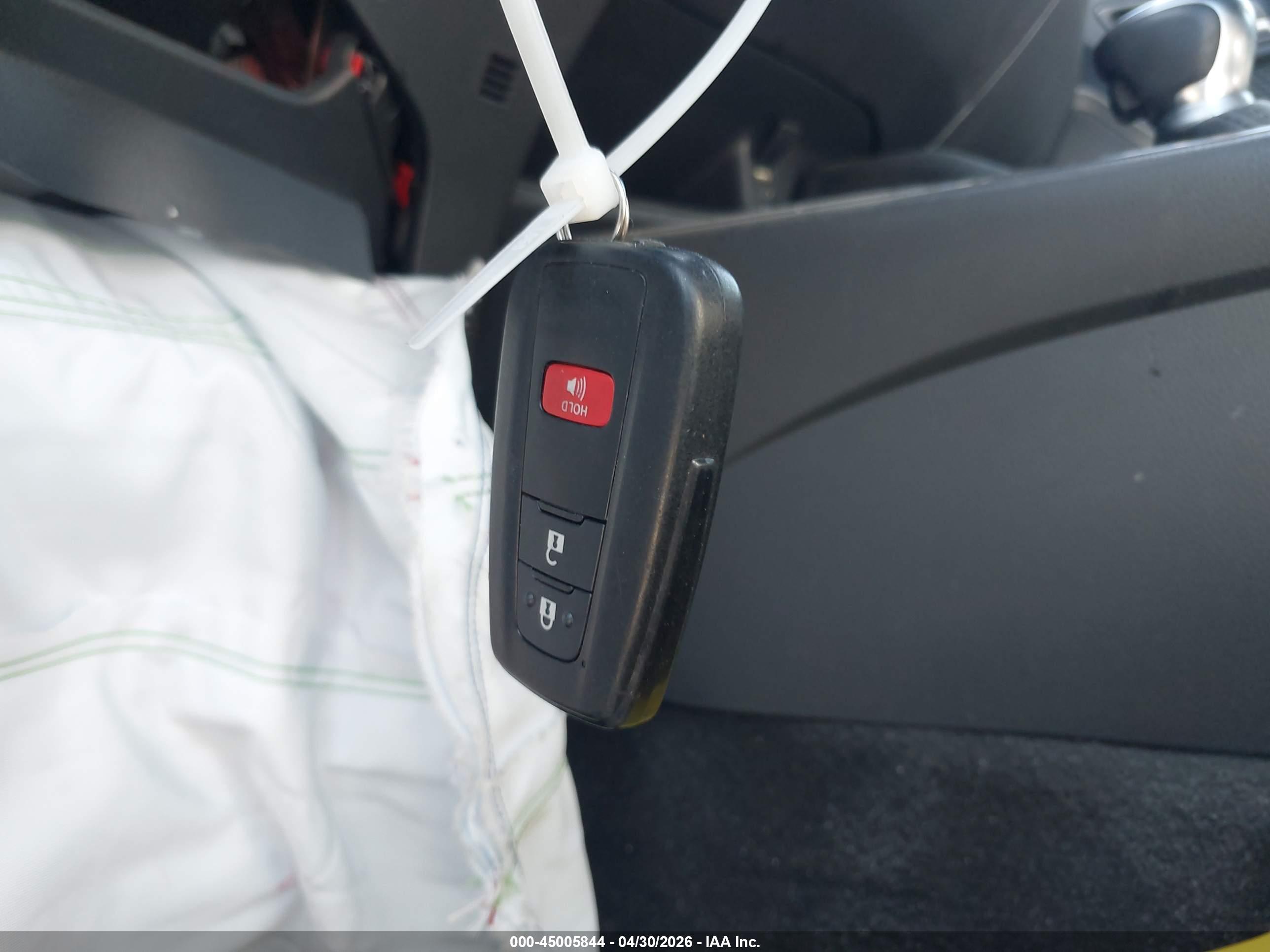 TOYOTA C-HR image 11
