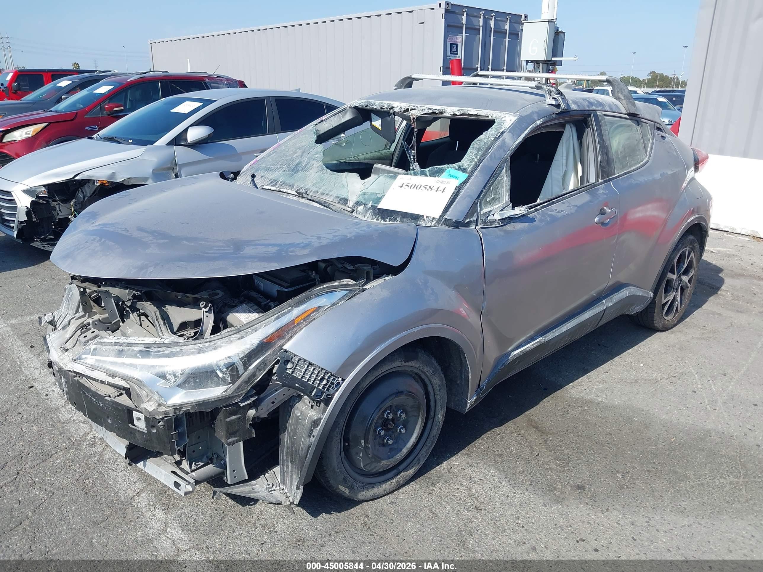 TOYOTA C-HR image 2