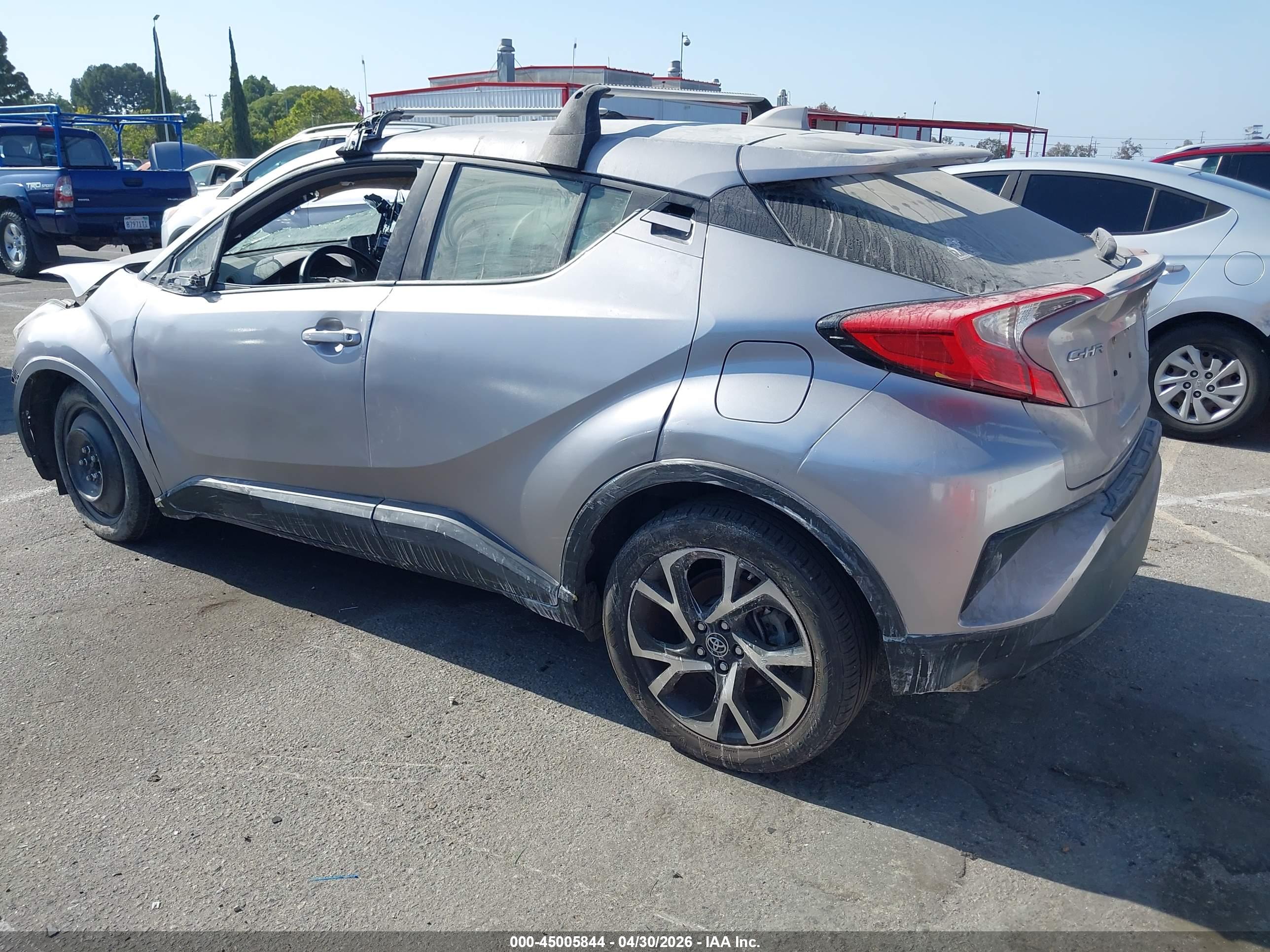 TOYOTA C-HR image 3