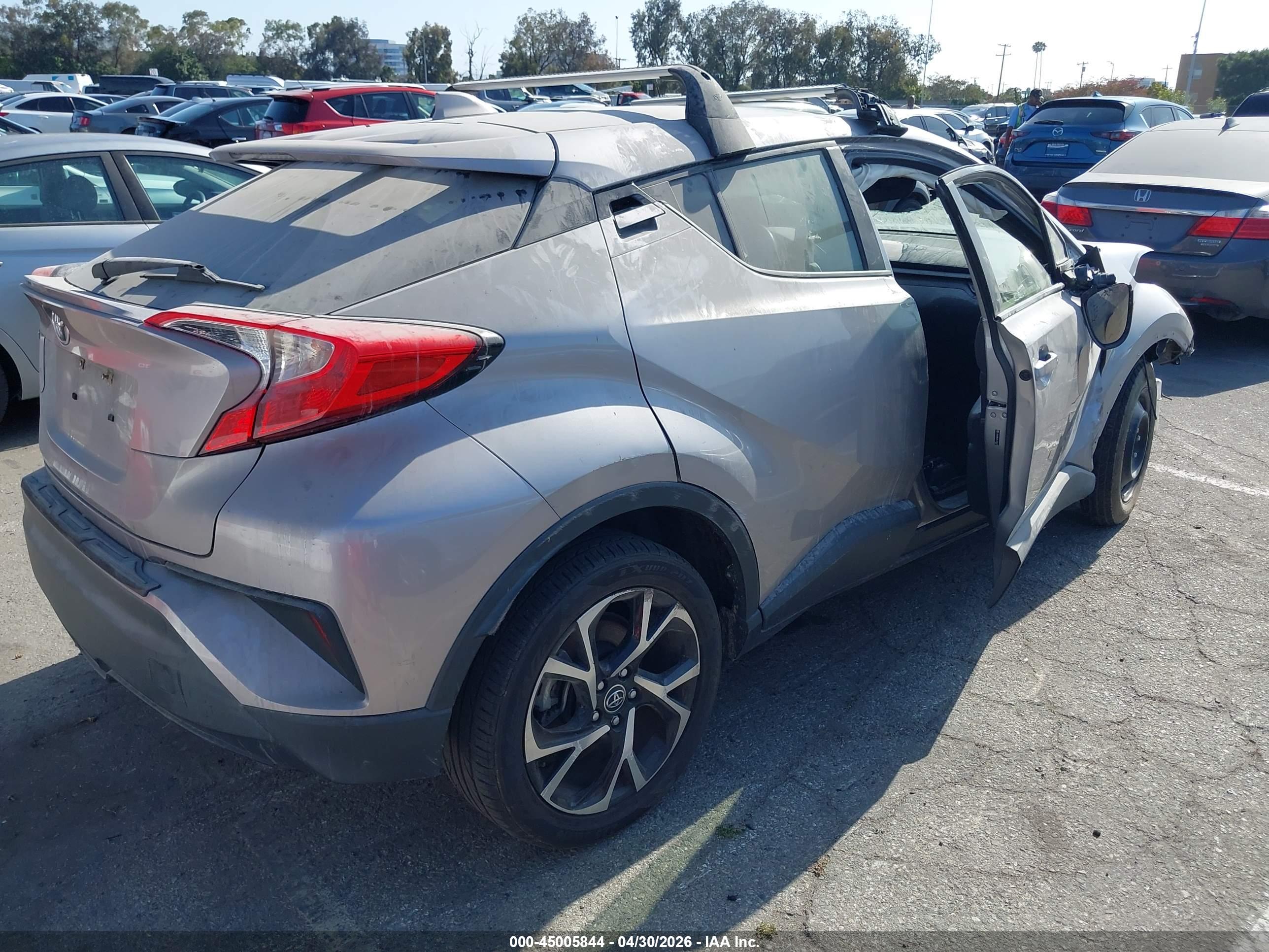 TOYOTA C-HR image 4