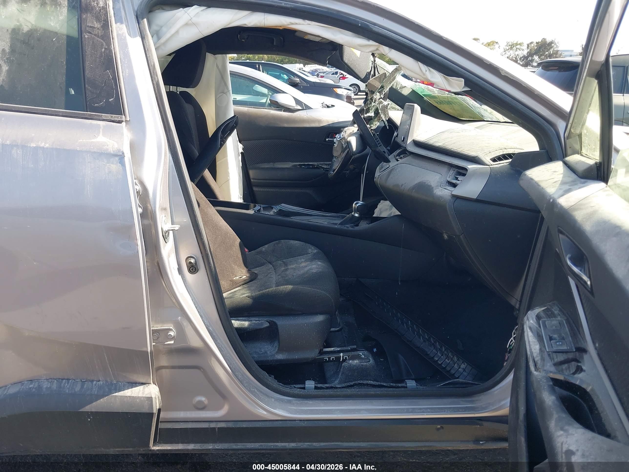 TOYOTA C-HR image 5