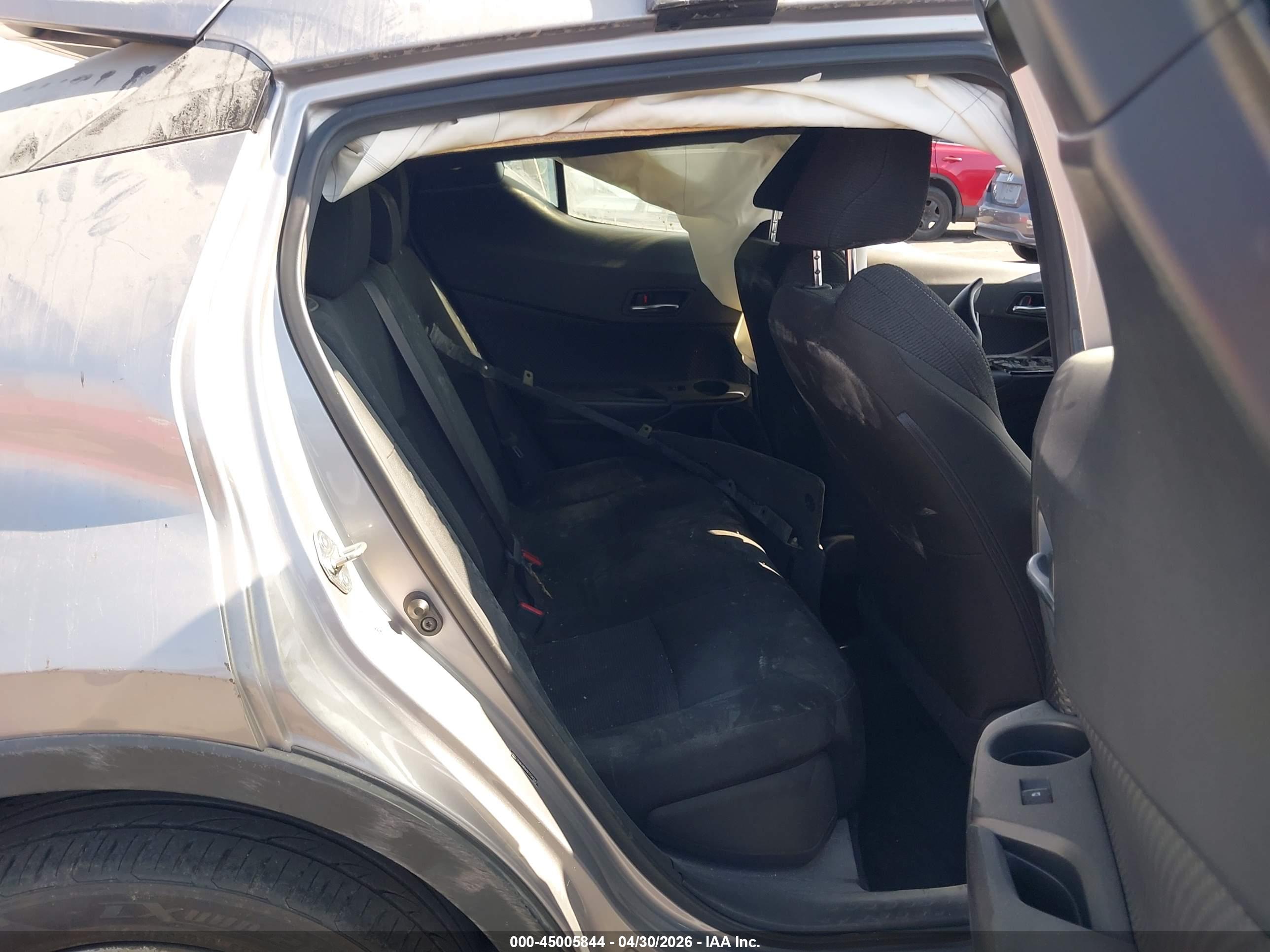 TOYOTA C-HR image 8