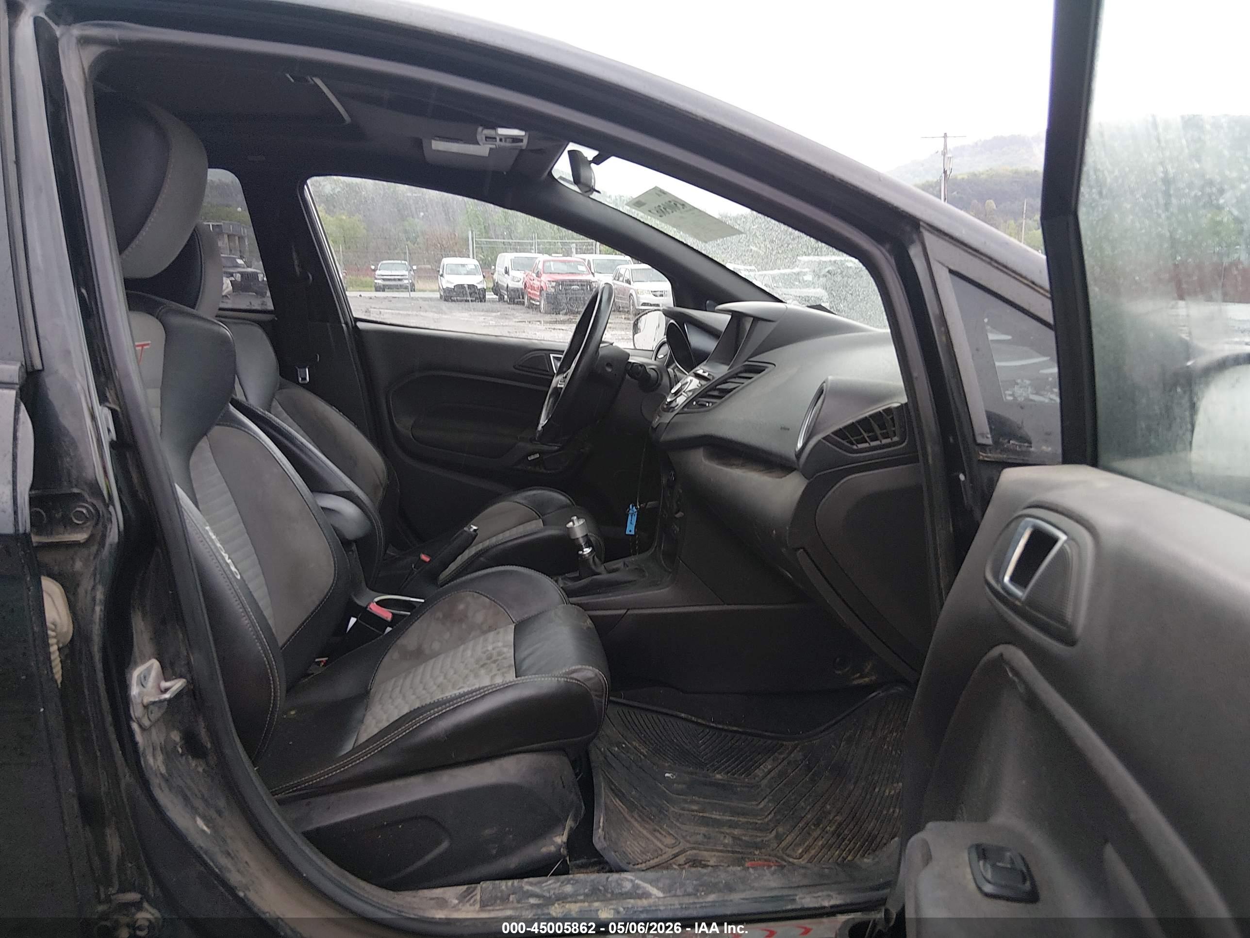 FORD FIESTA image 5