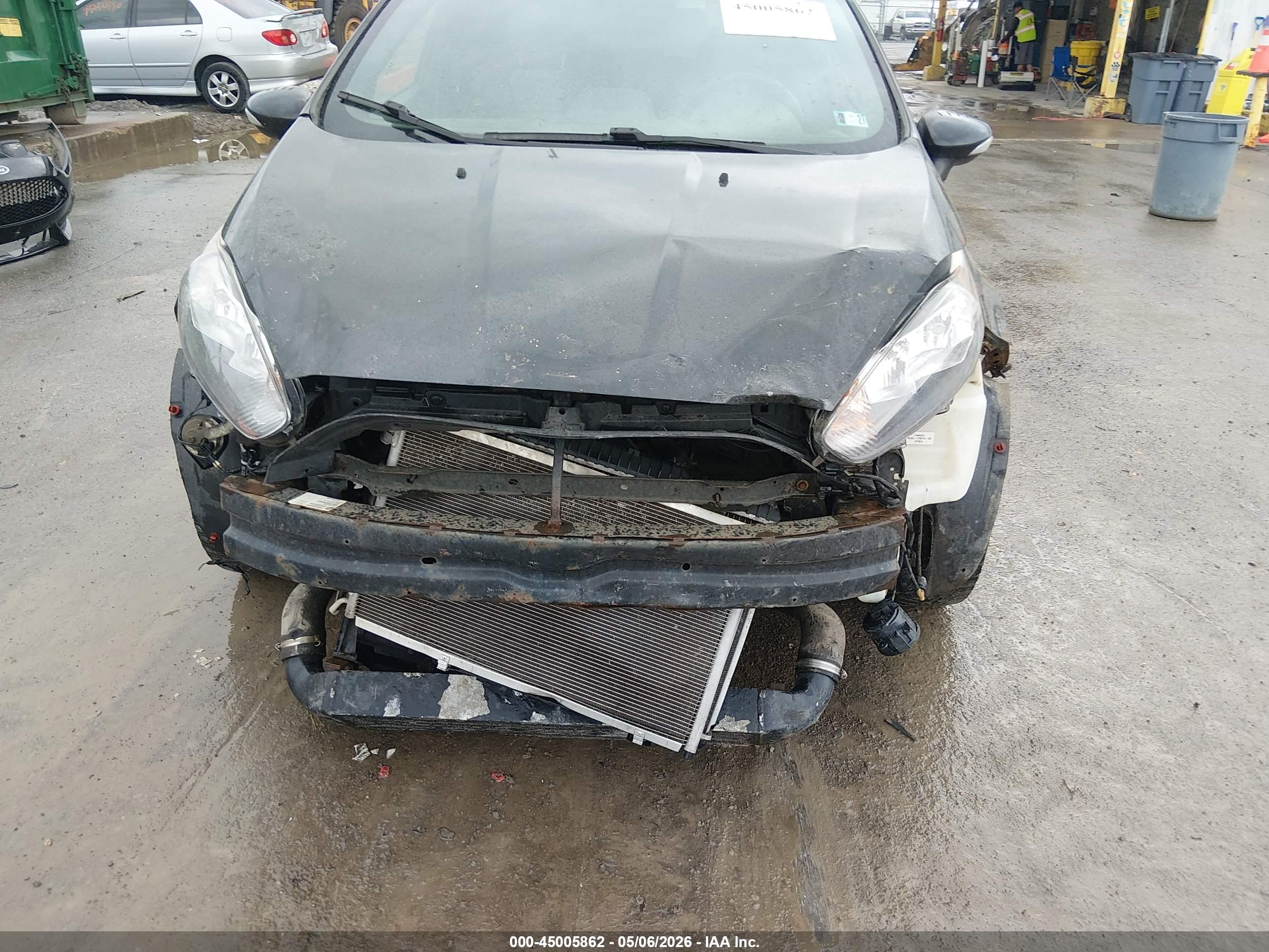 FORD FIESTA image 6