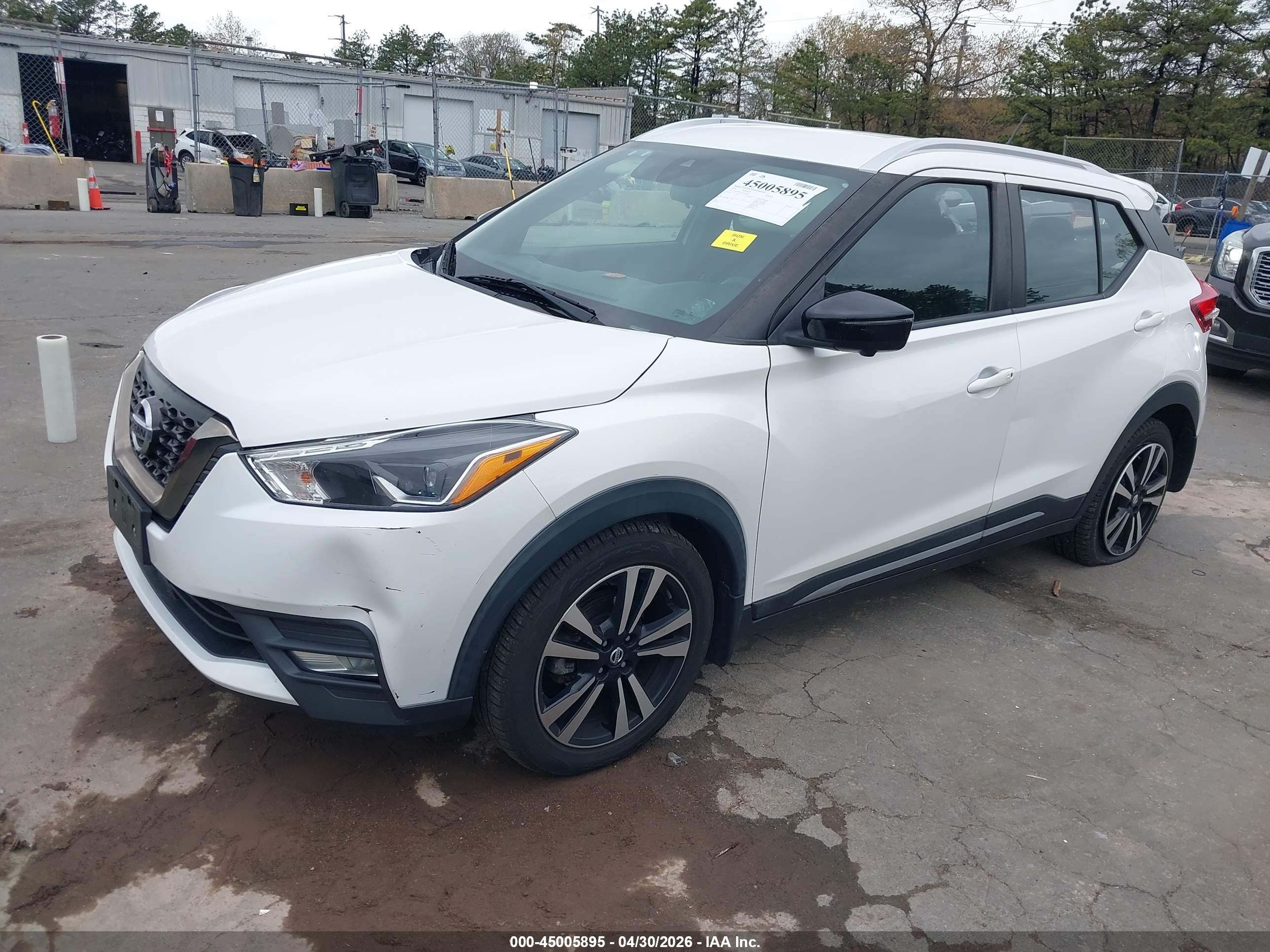 NISSAN KICKS image 2