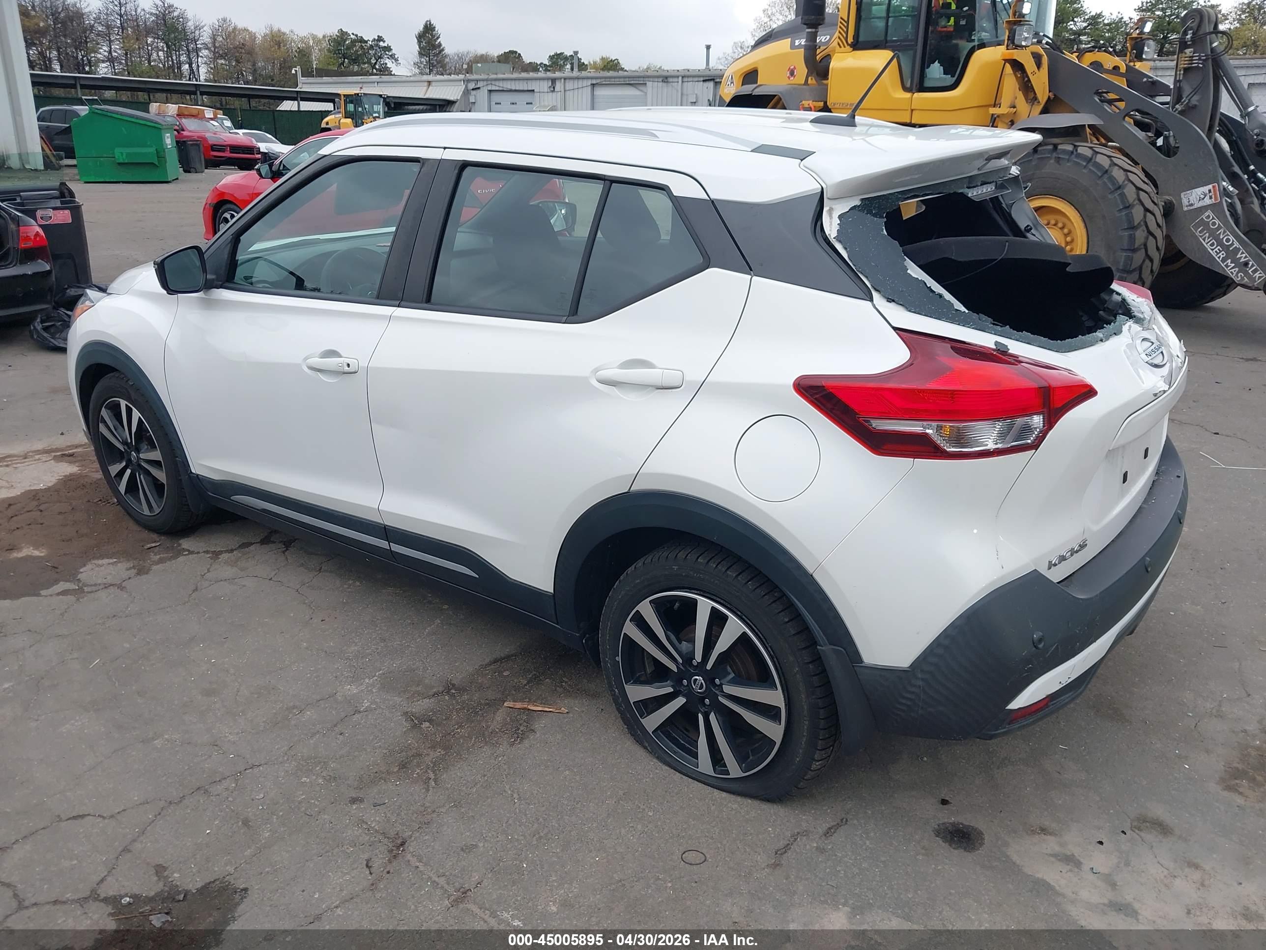 NISSAN KICKS image 3