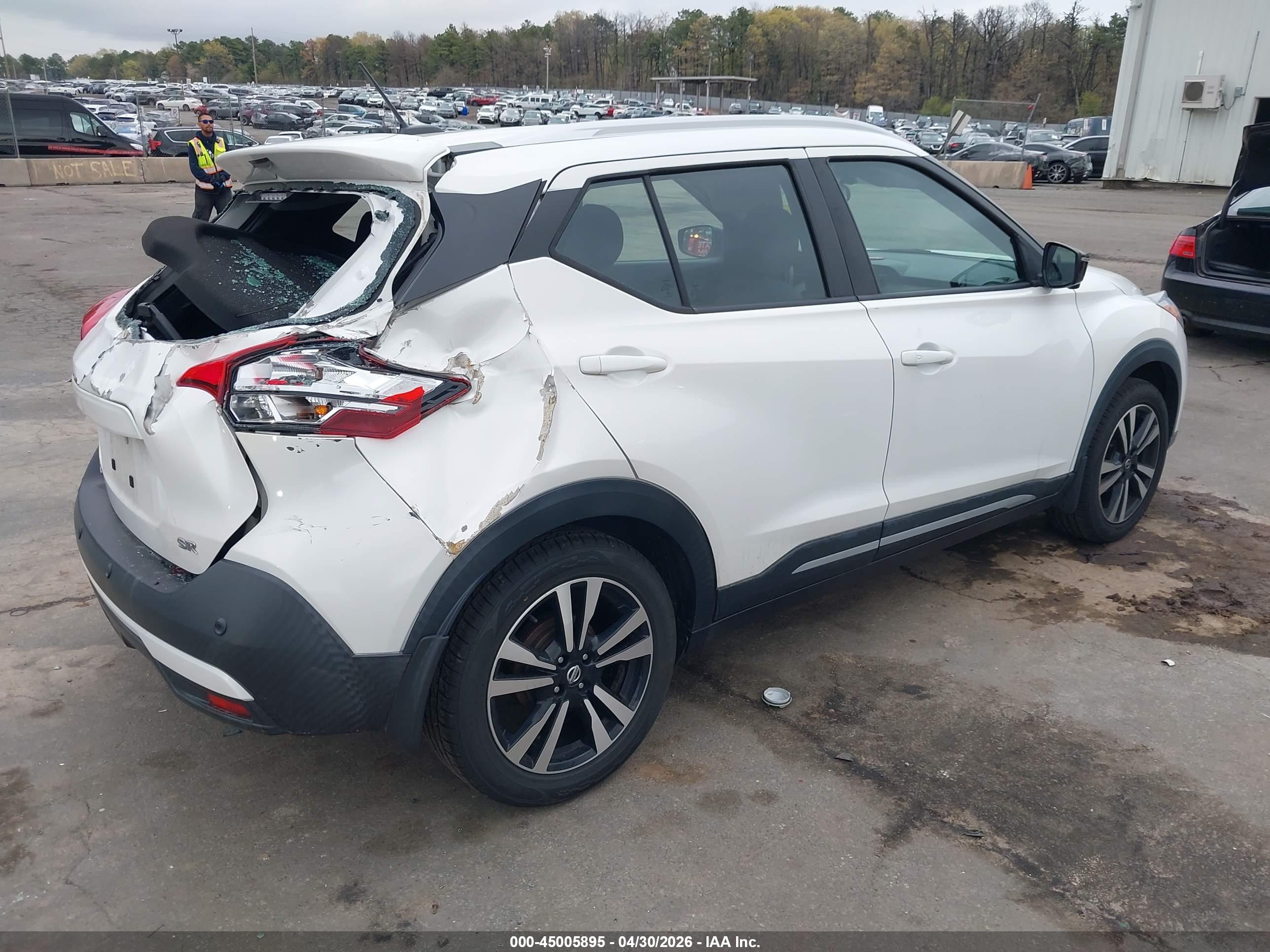 NISSAN KICKS image 4