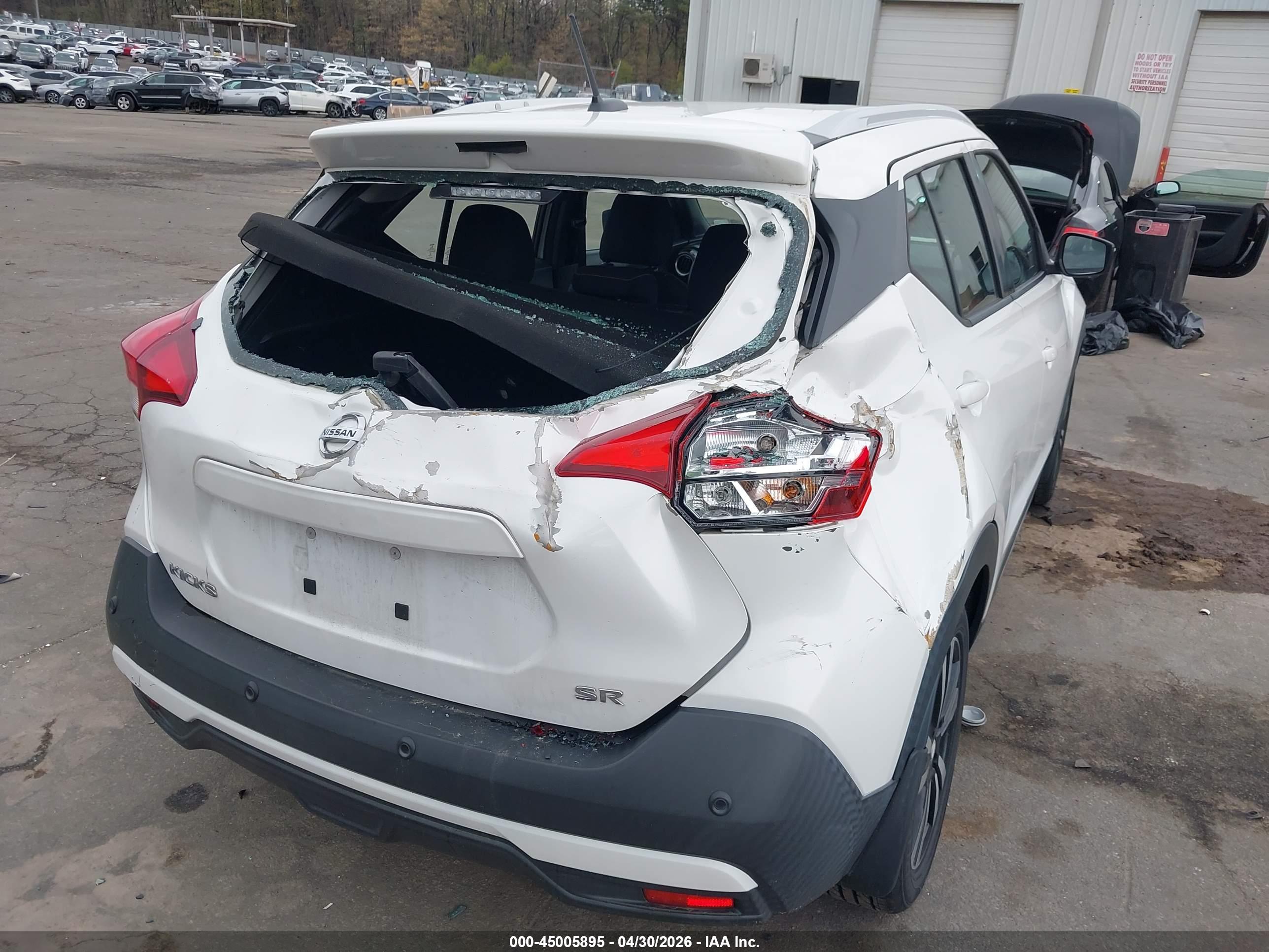 NISSAN KICKS image 6