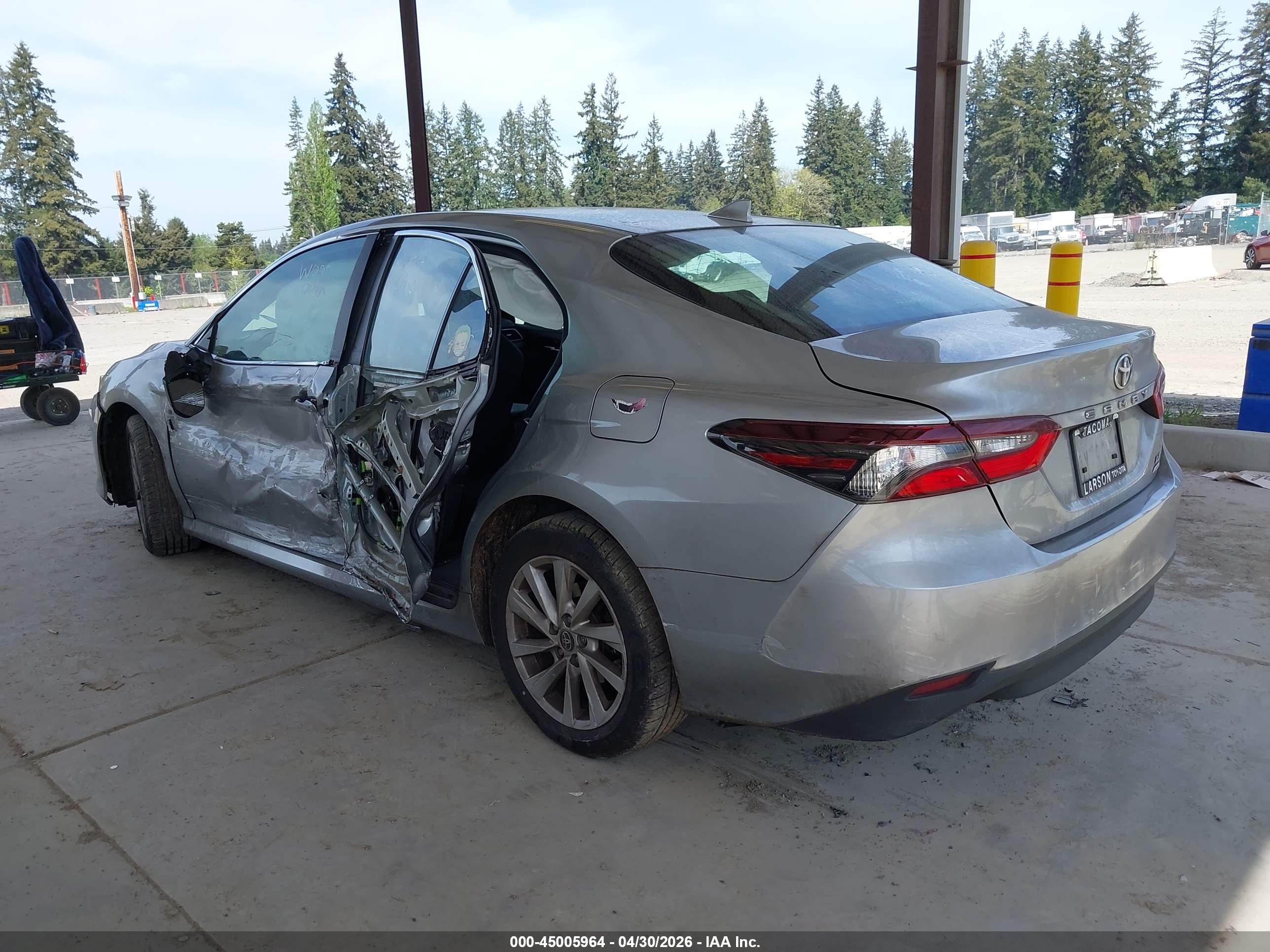 TOYOTA CAMRY image 3