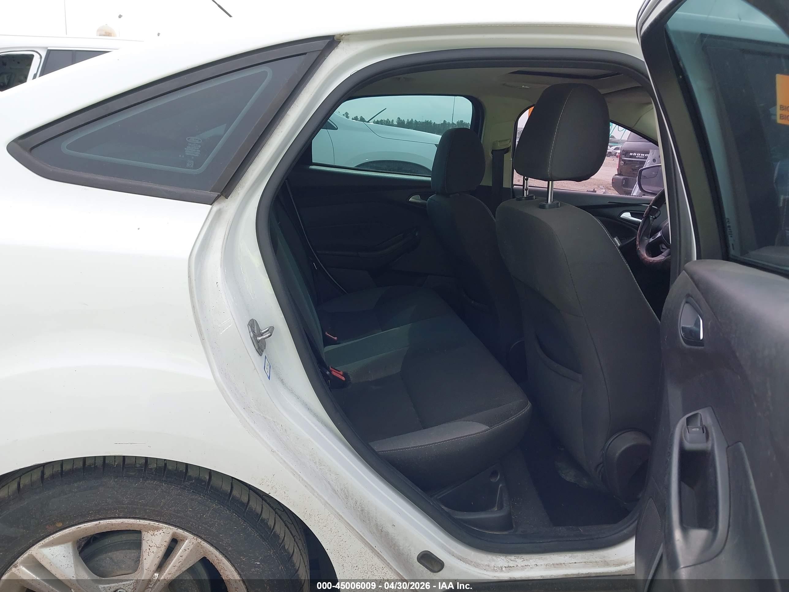 FORD FOCUS image 8