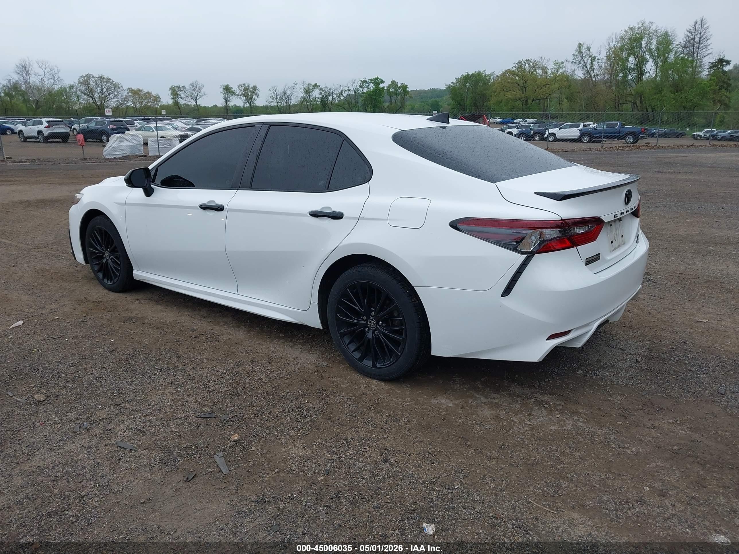 TOYOTA CAMRY image 3