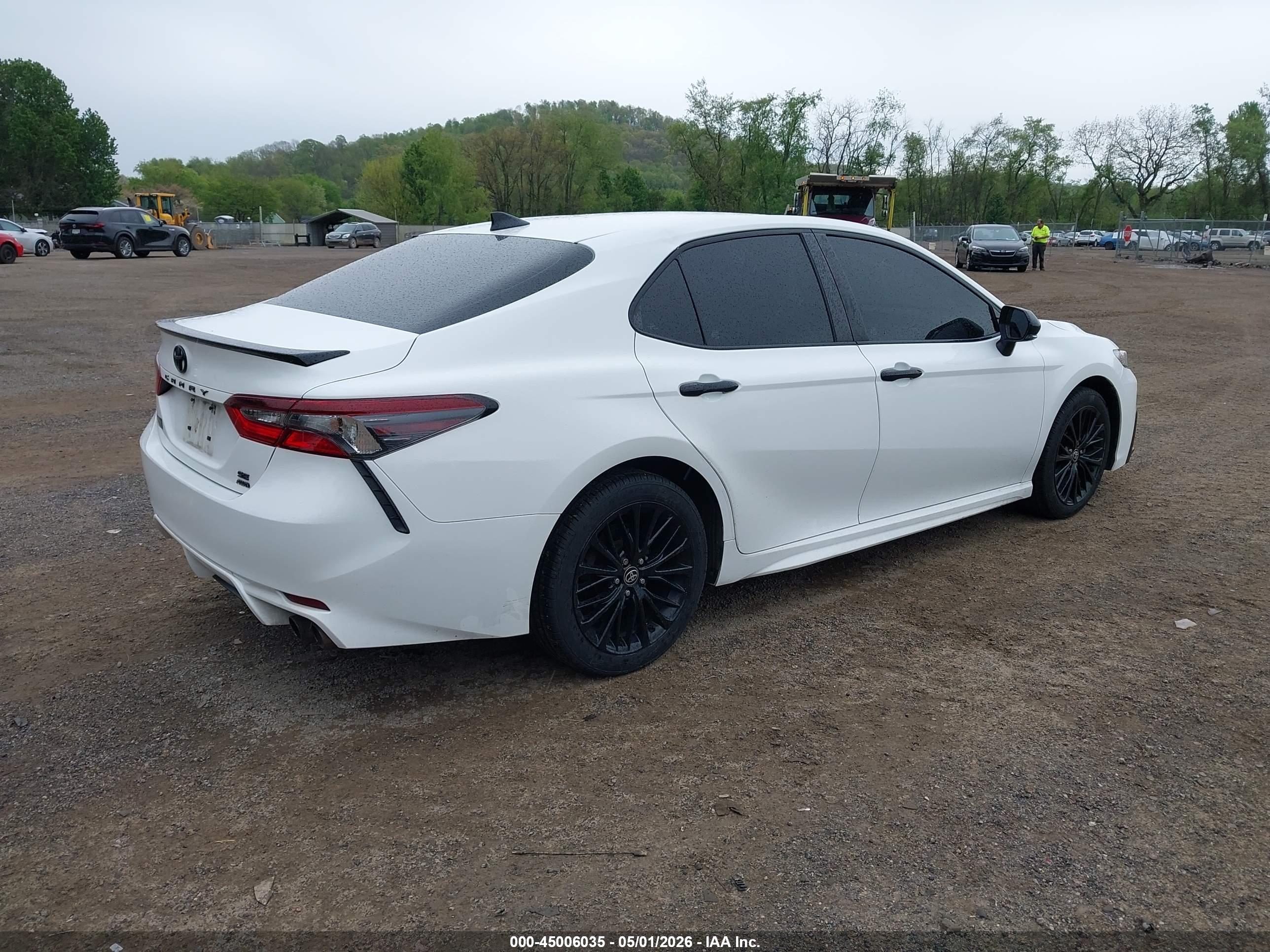 TOYOTA CAMRY image 4