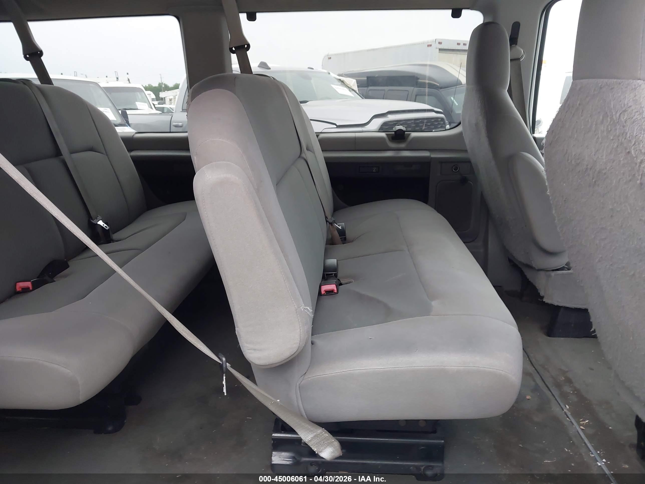 FORD E-350 image 8