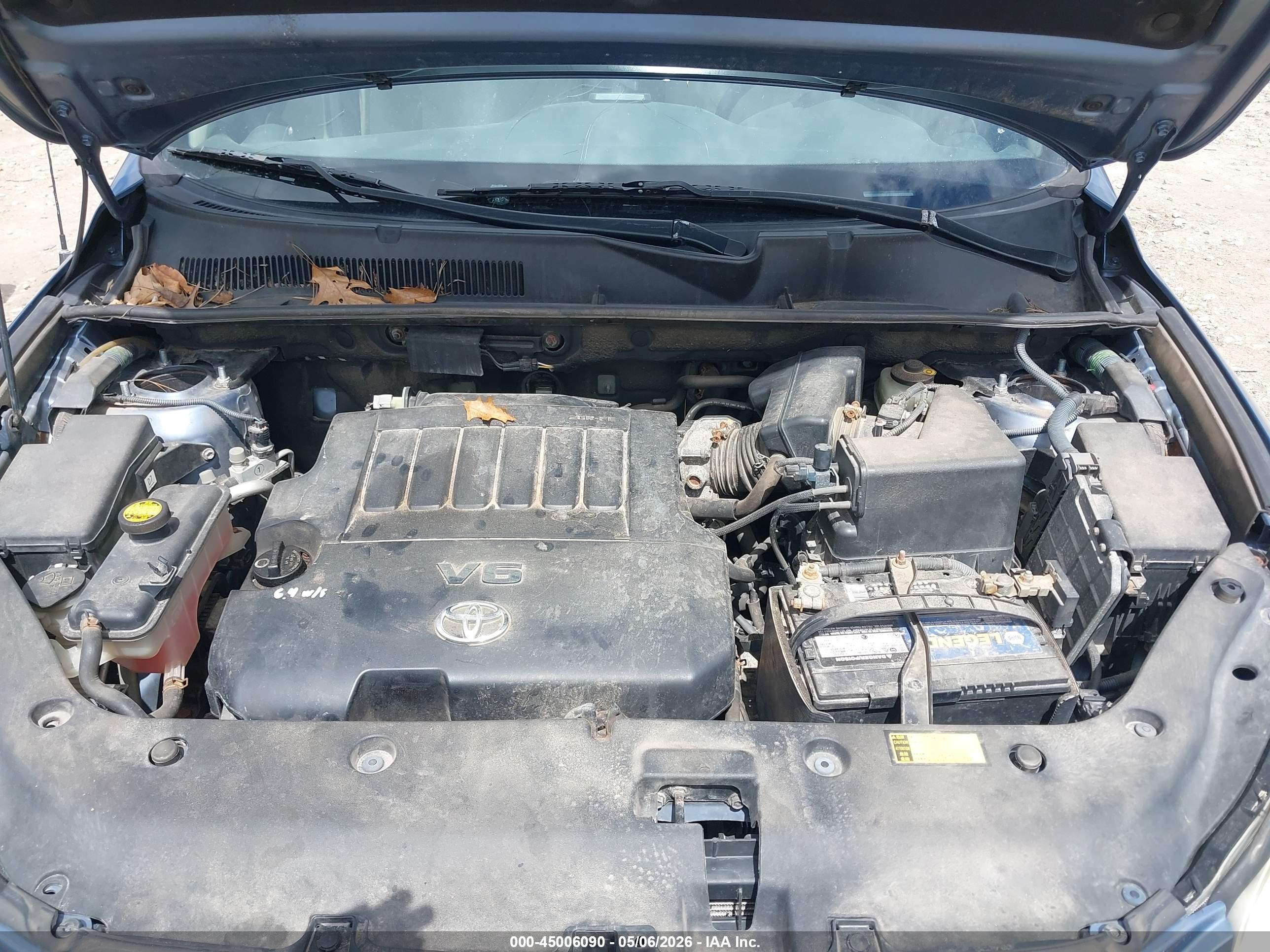 TOYOTA RAV4 image 10