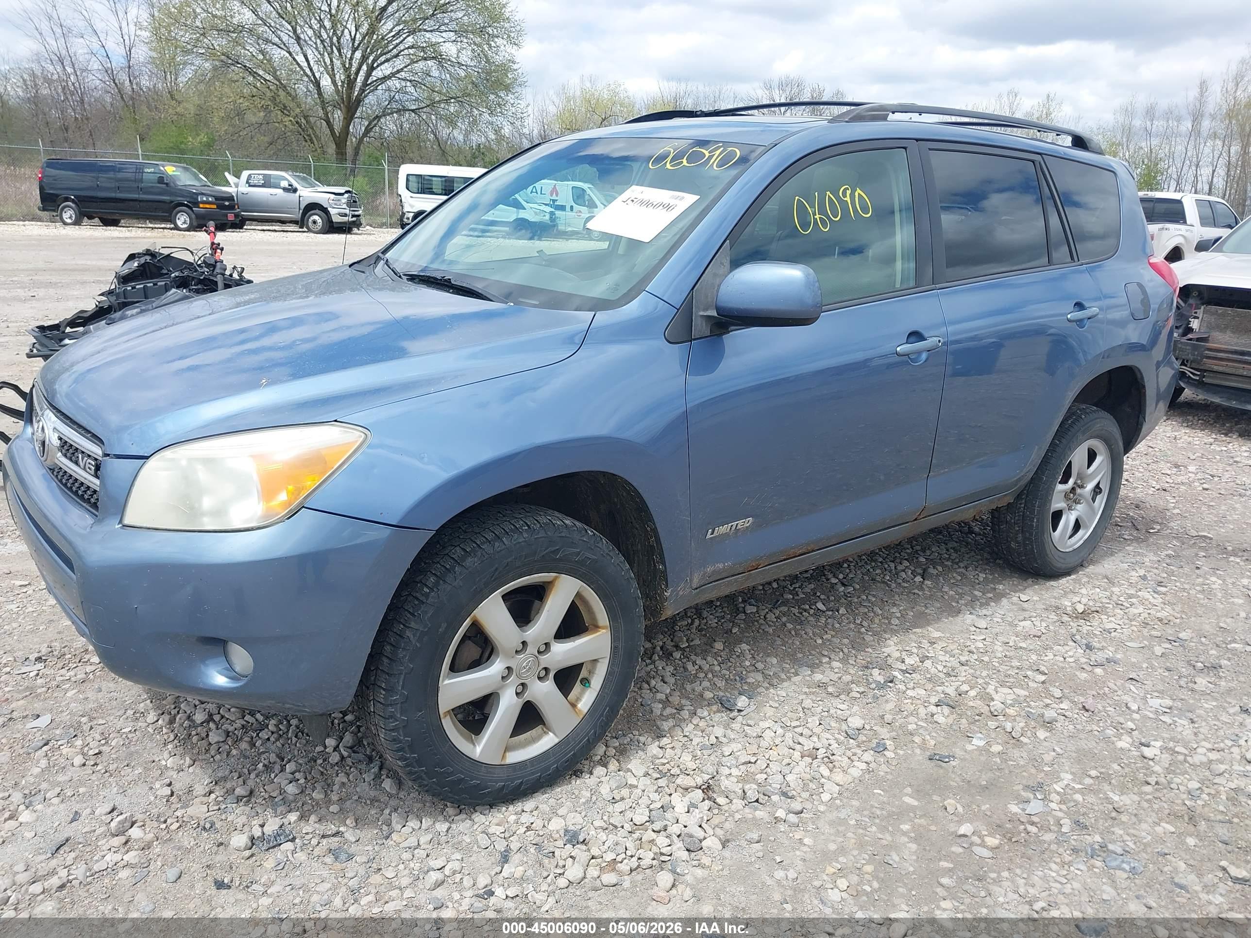 TOYOTA RAV4 image 2