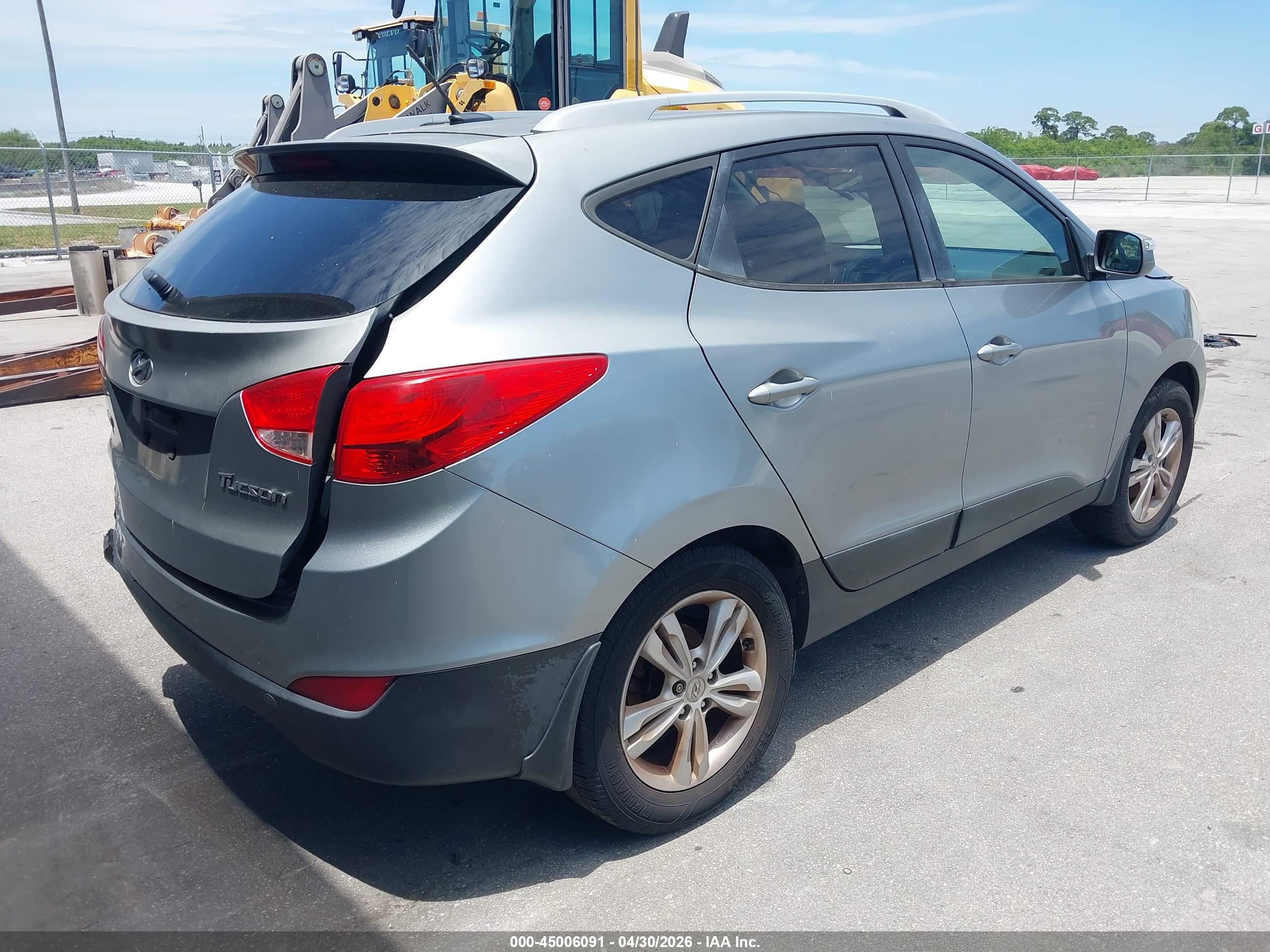 HYUNDAI TUCSON image 4