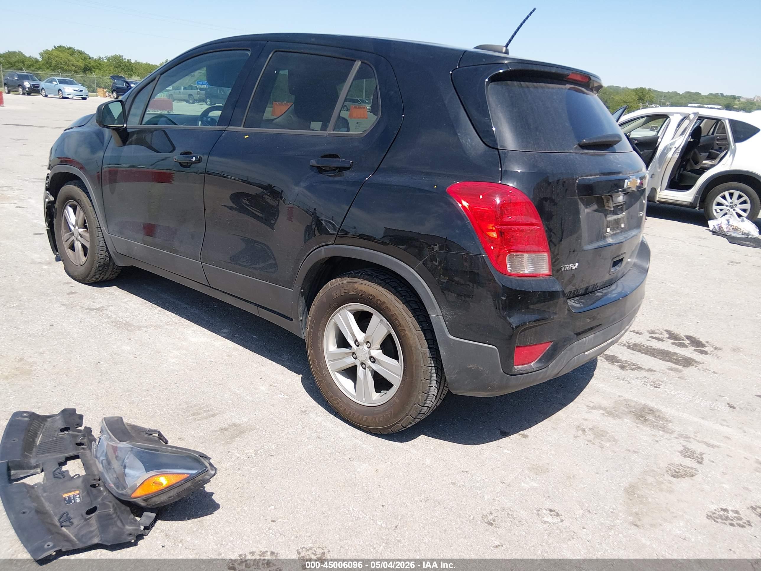 CHEVROLET TRAX image 3