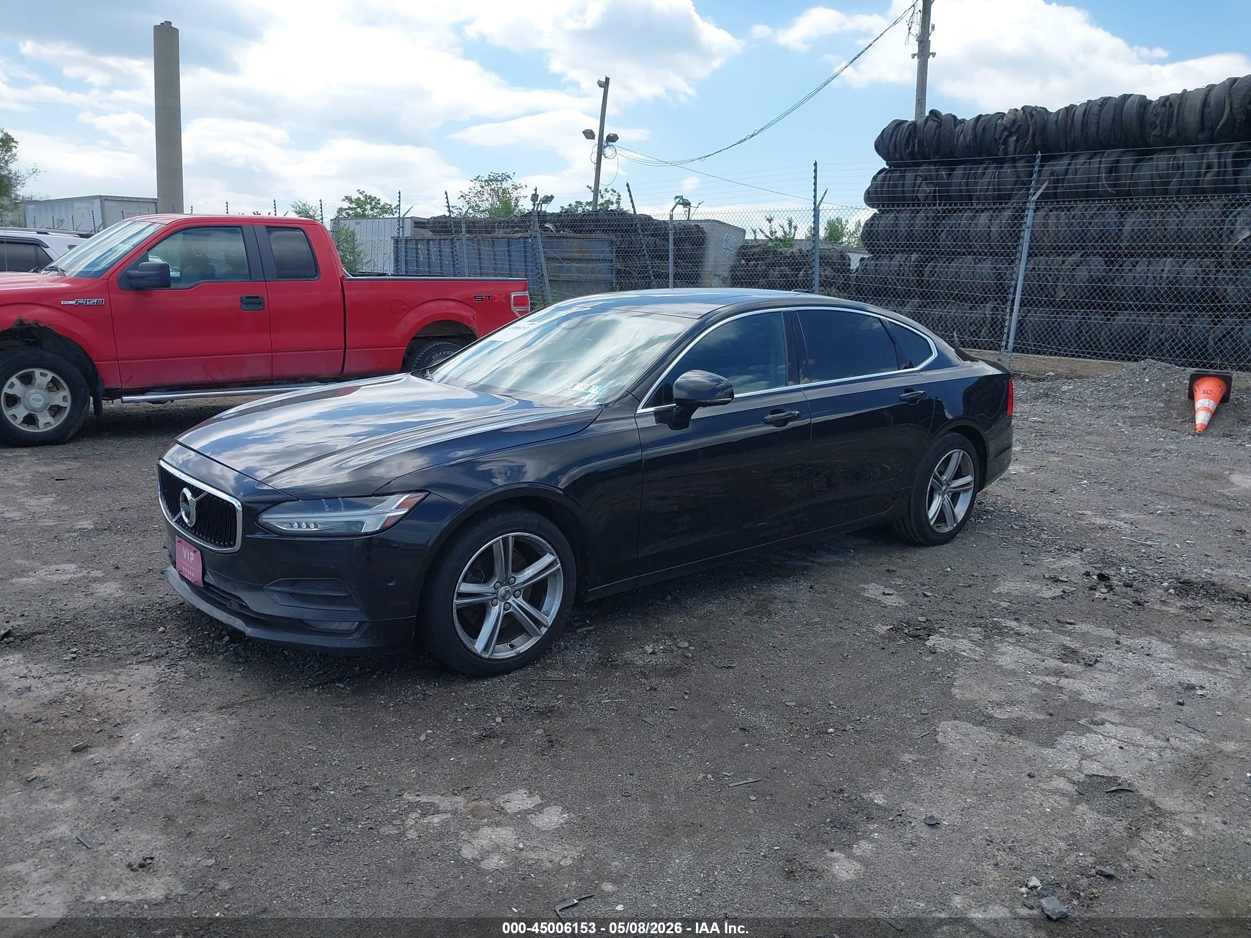 VOLVO S90 image 2