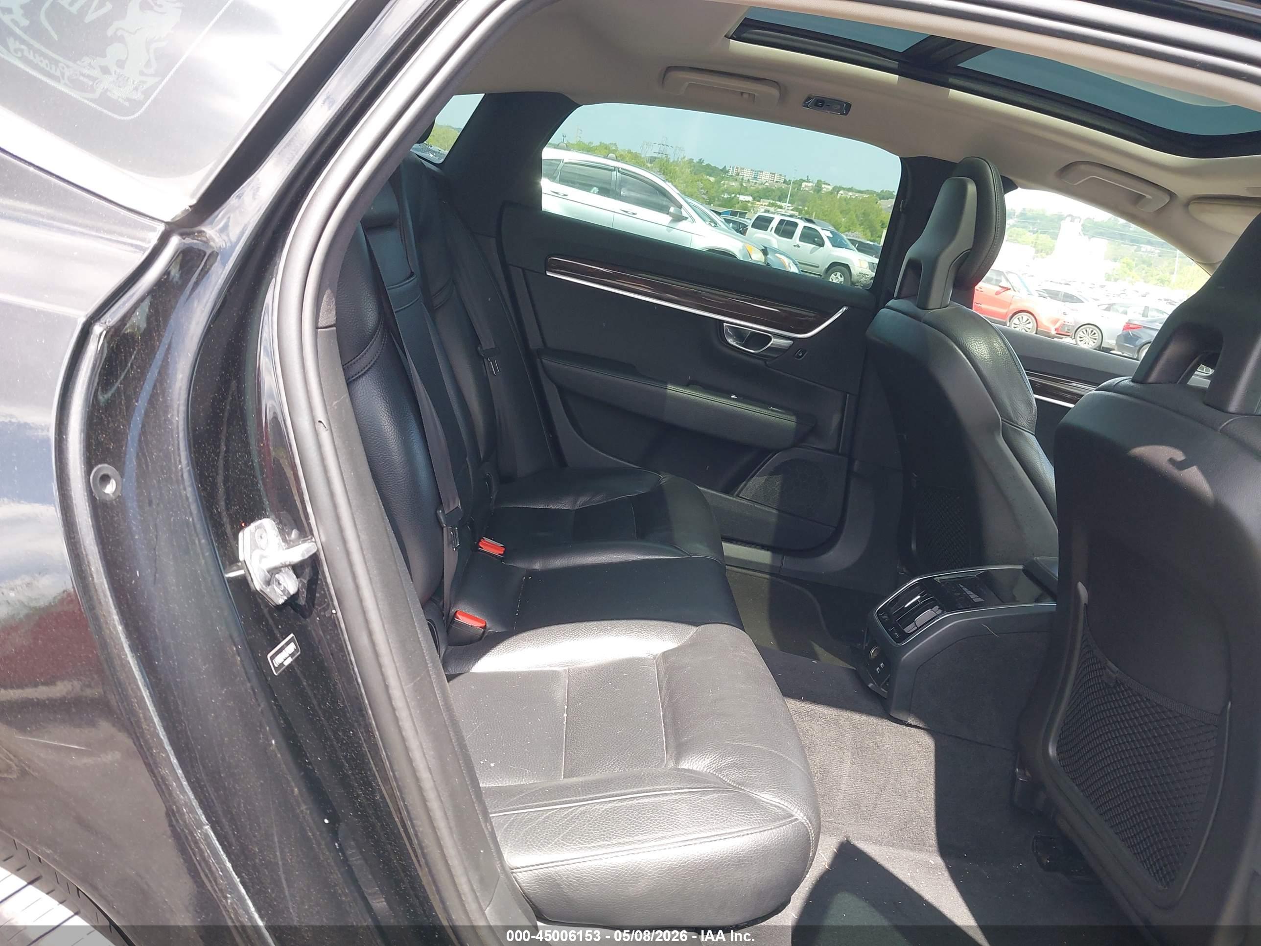 VOLVO S90 image 8