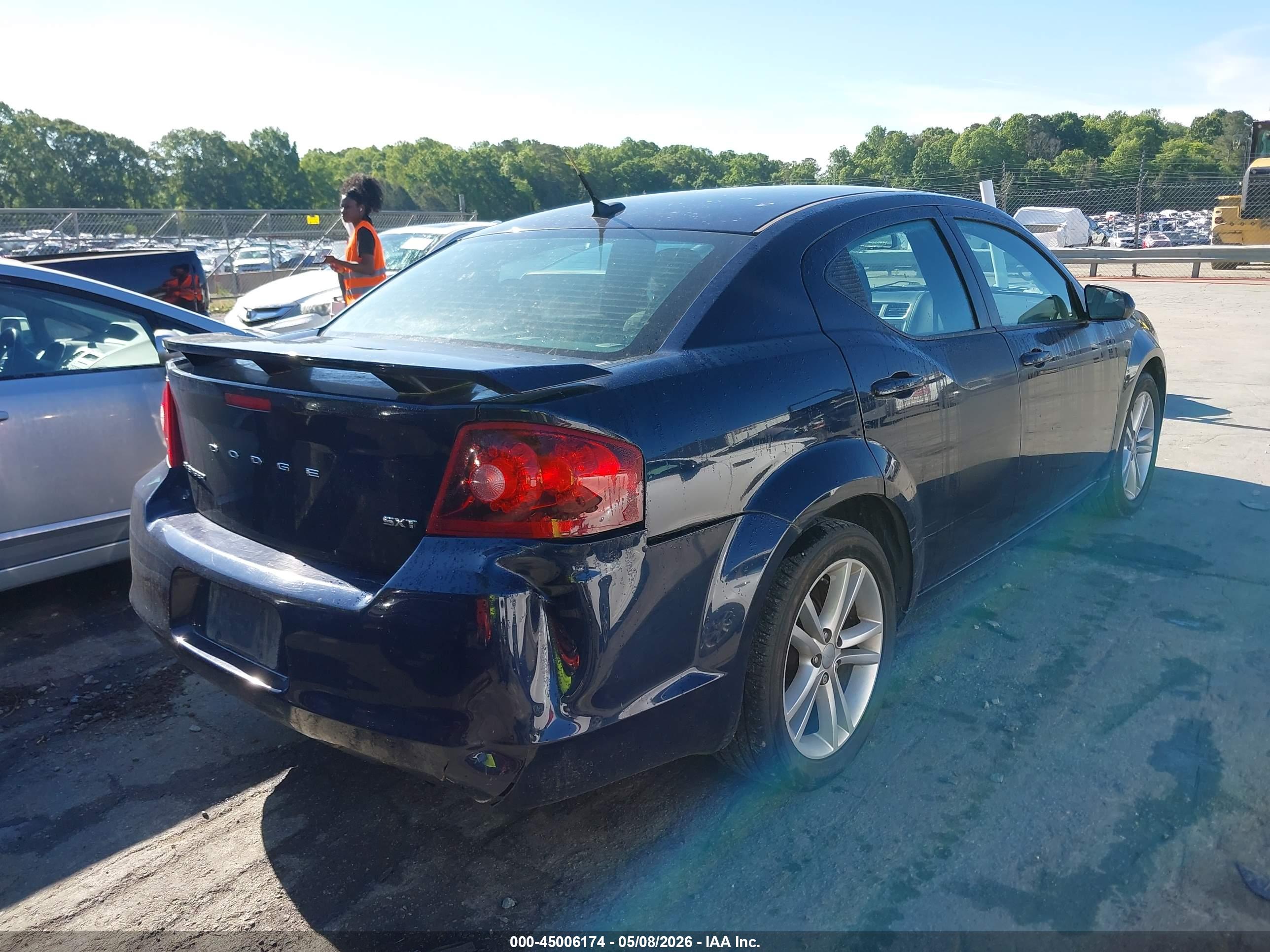 DODGE AVENGER image 4