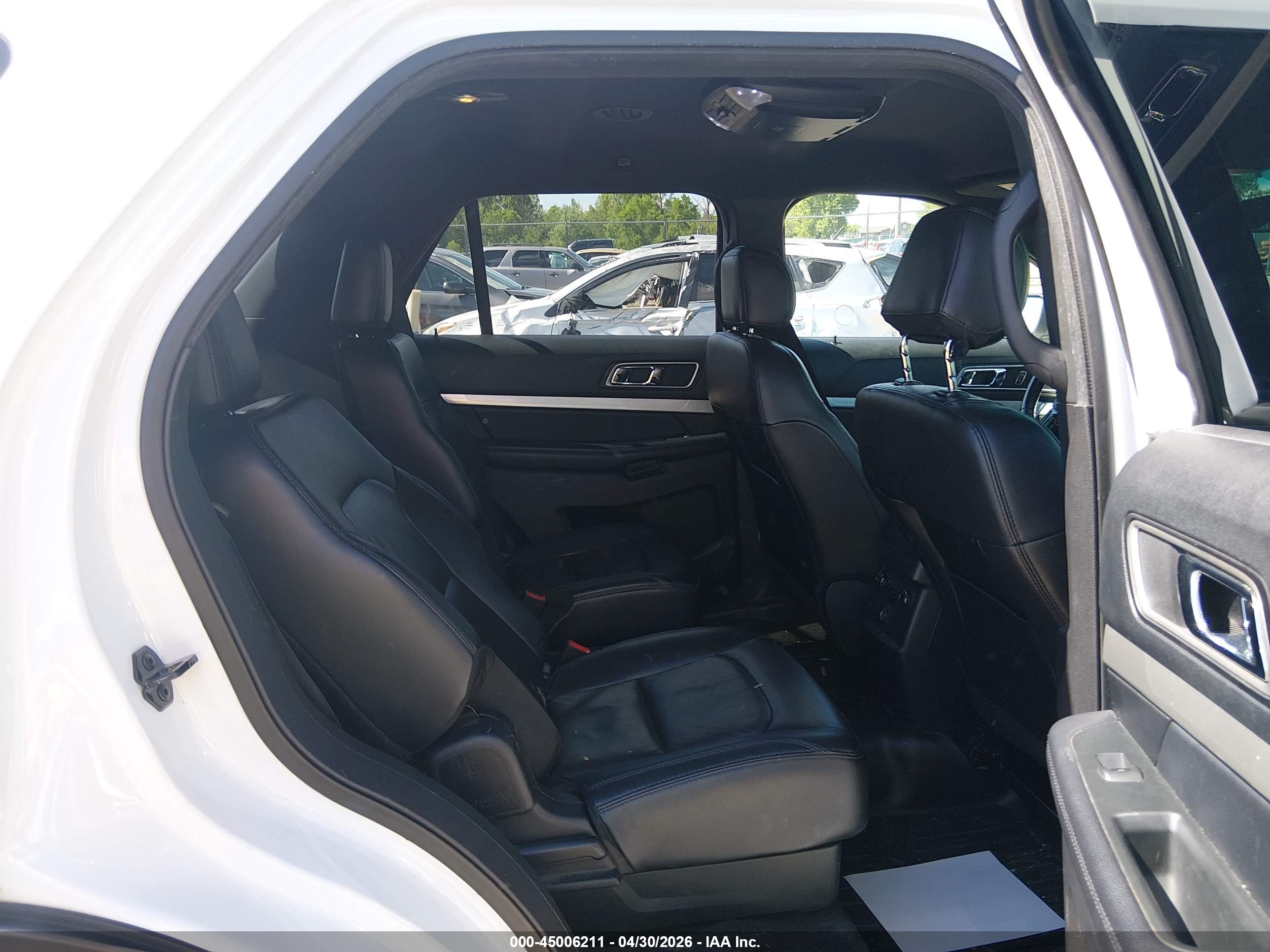 FORD EXPLORER image 8