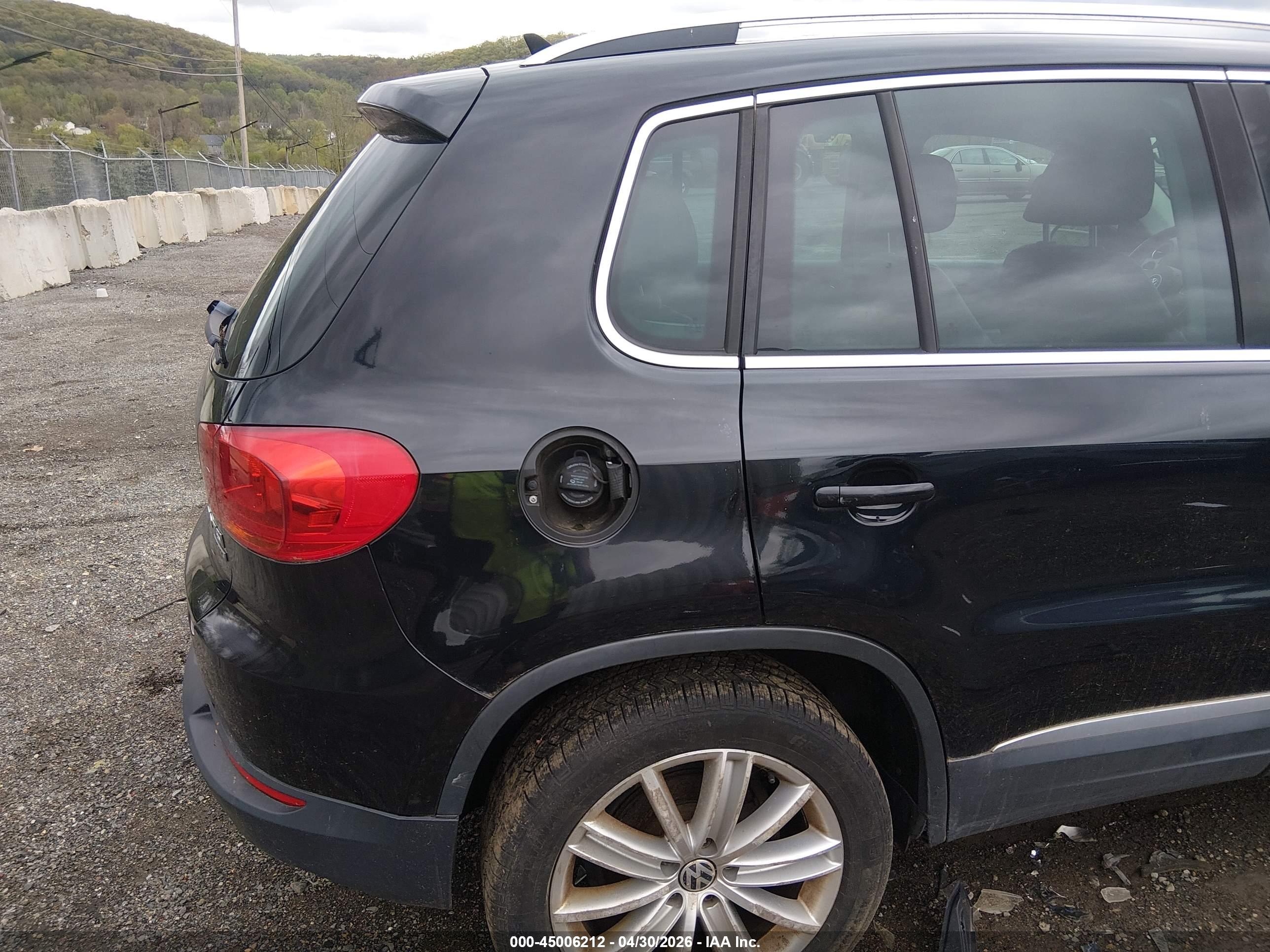 VOLKSWAGEN TIGUAN image 6