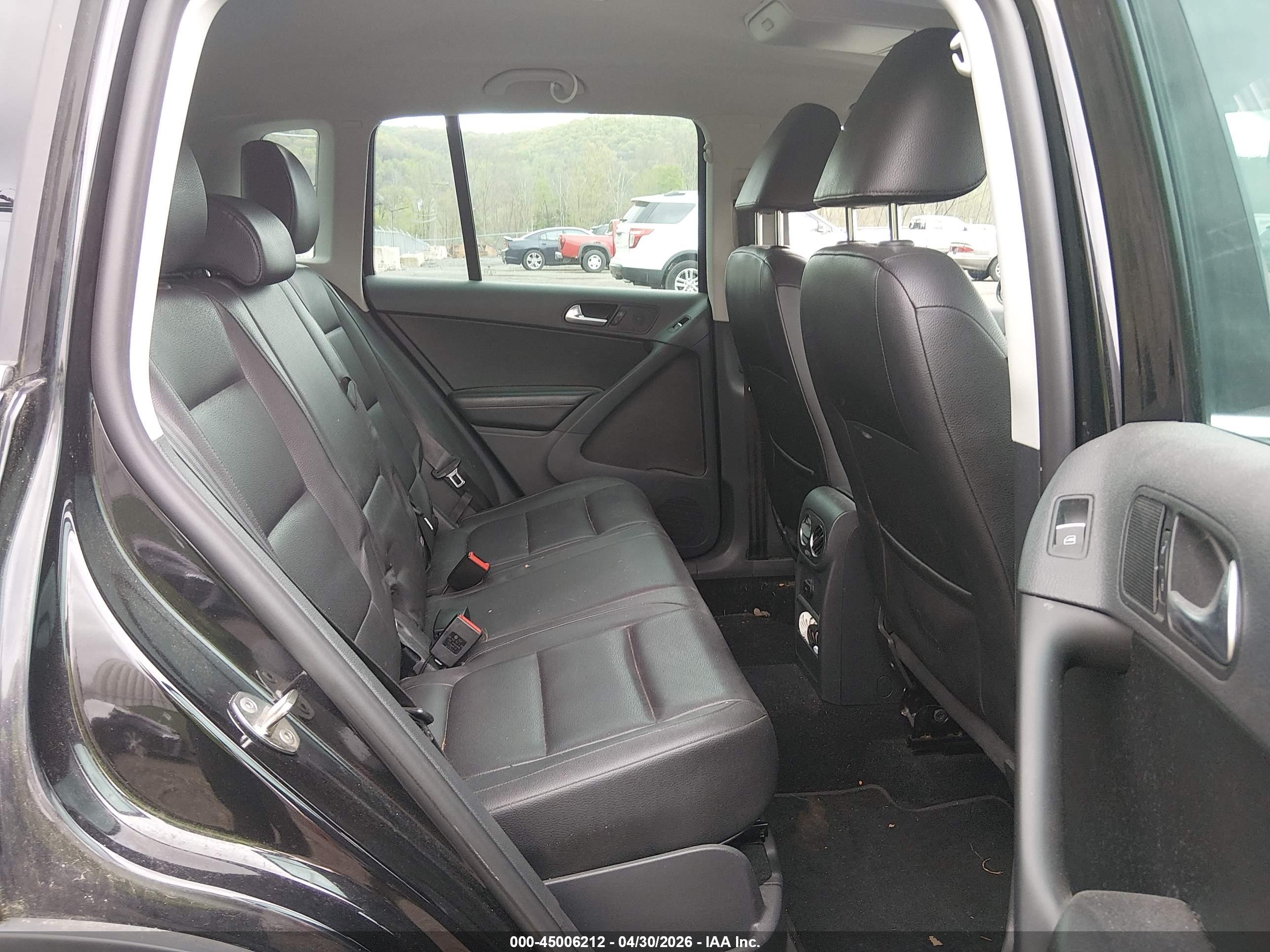 VOLKSWAGEN TIGUAN image 8