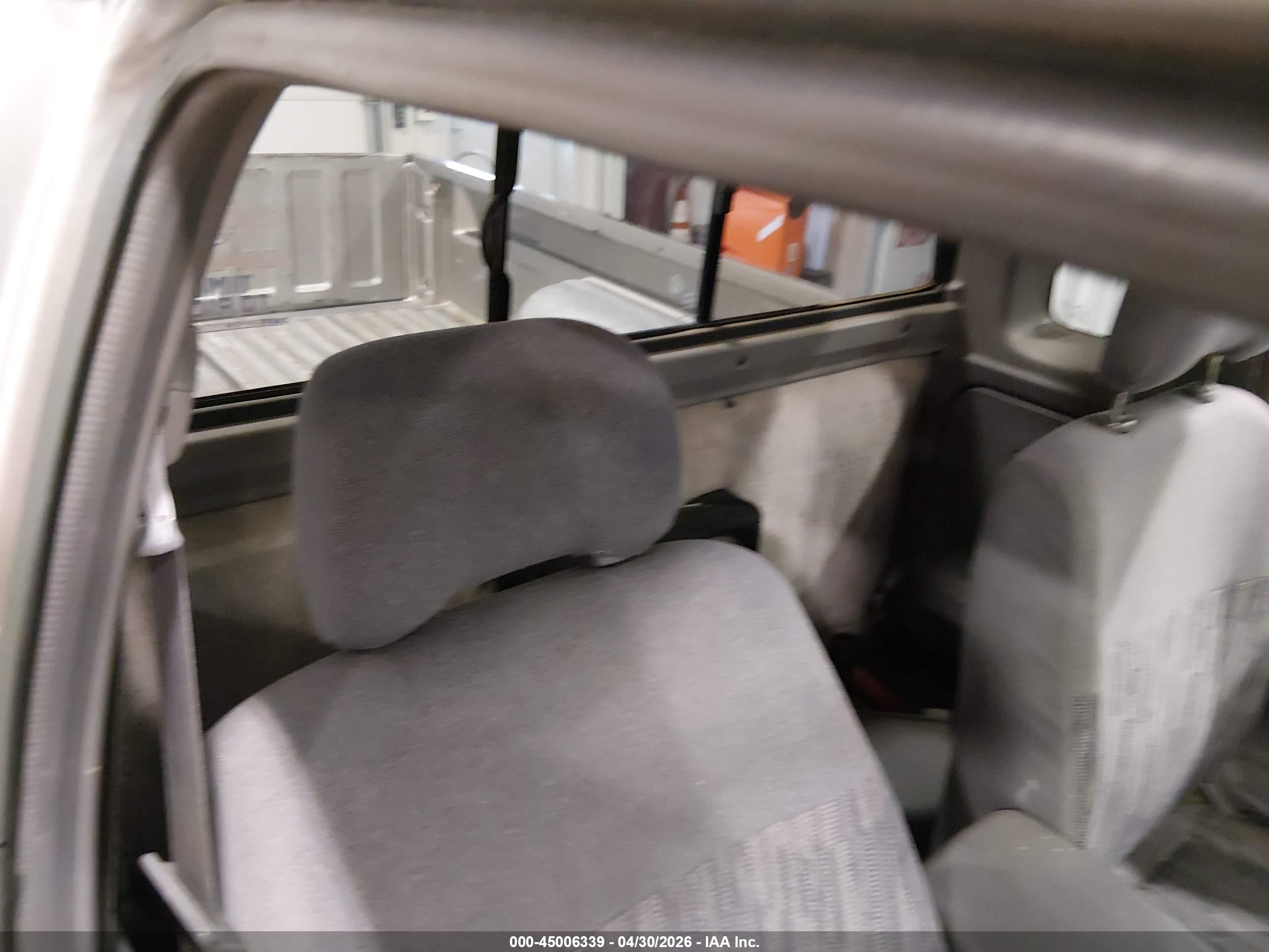 NISSAN FRONTIER image 8