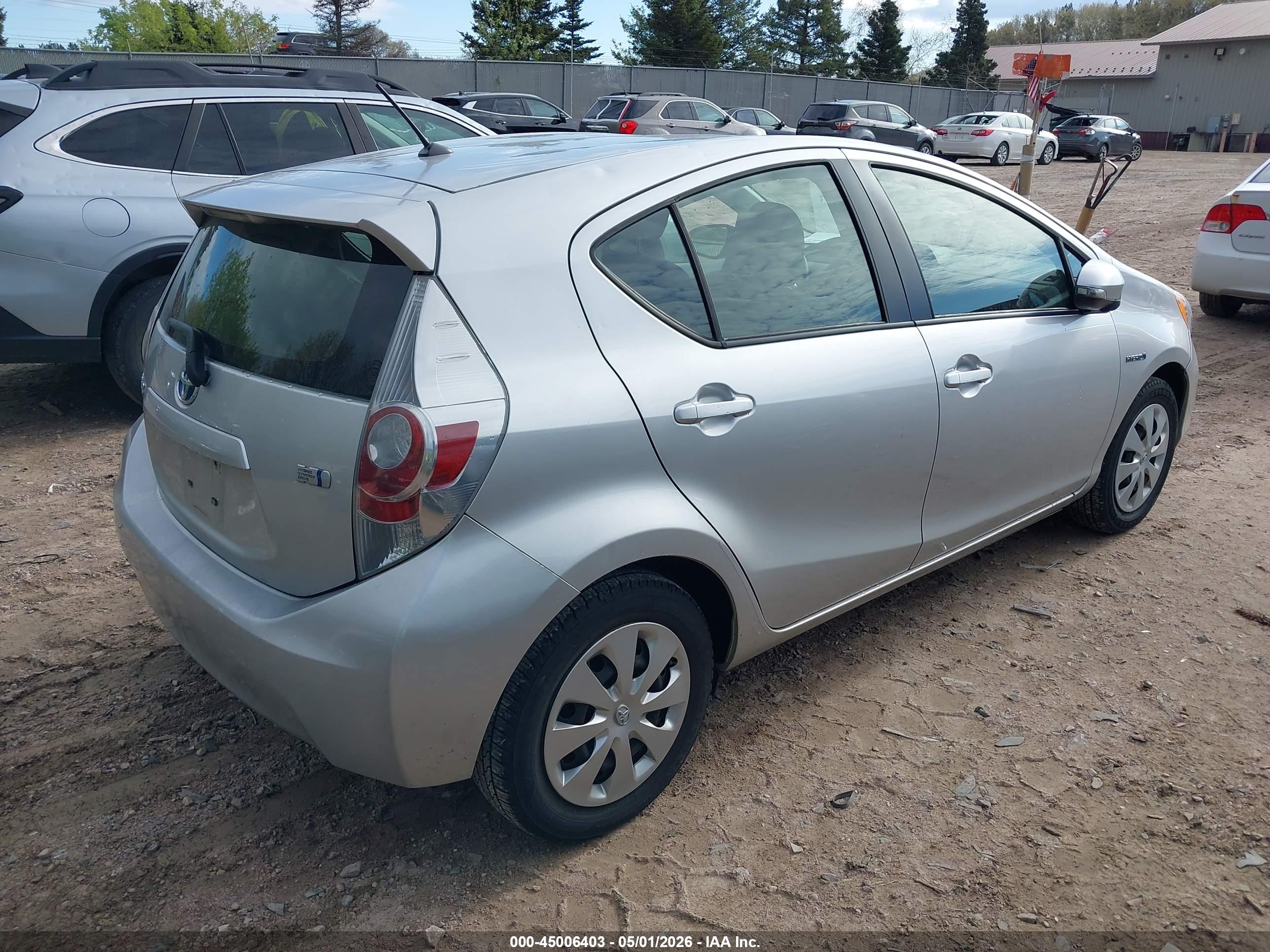 TOYOTA PRIUS image 4