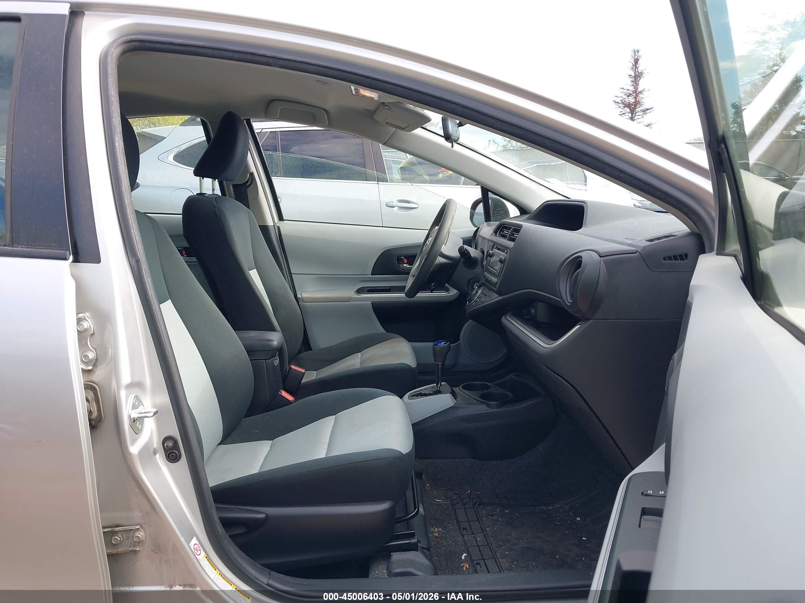 TOYOTA PRIUS image 5