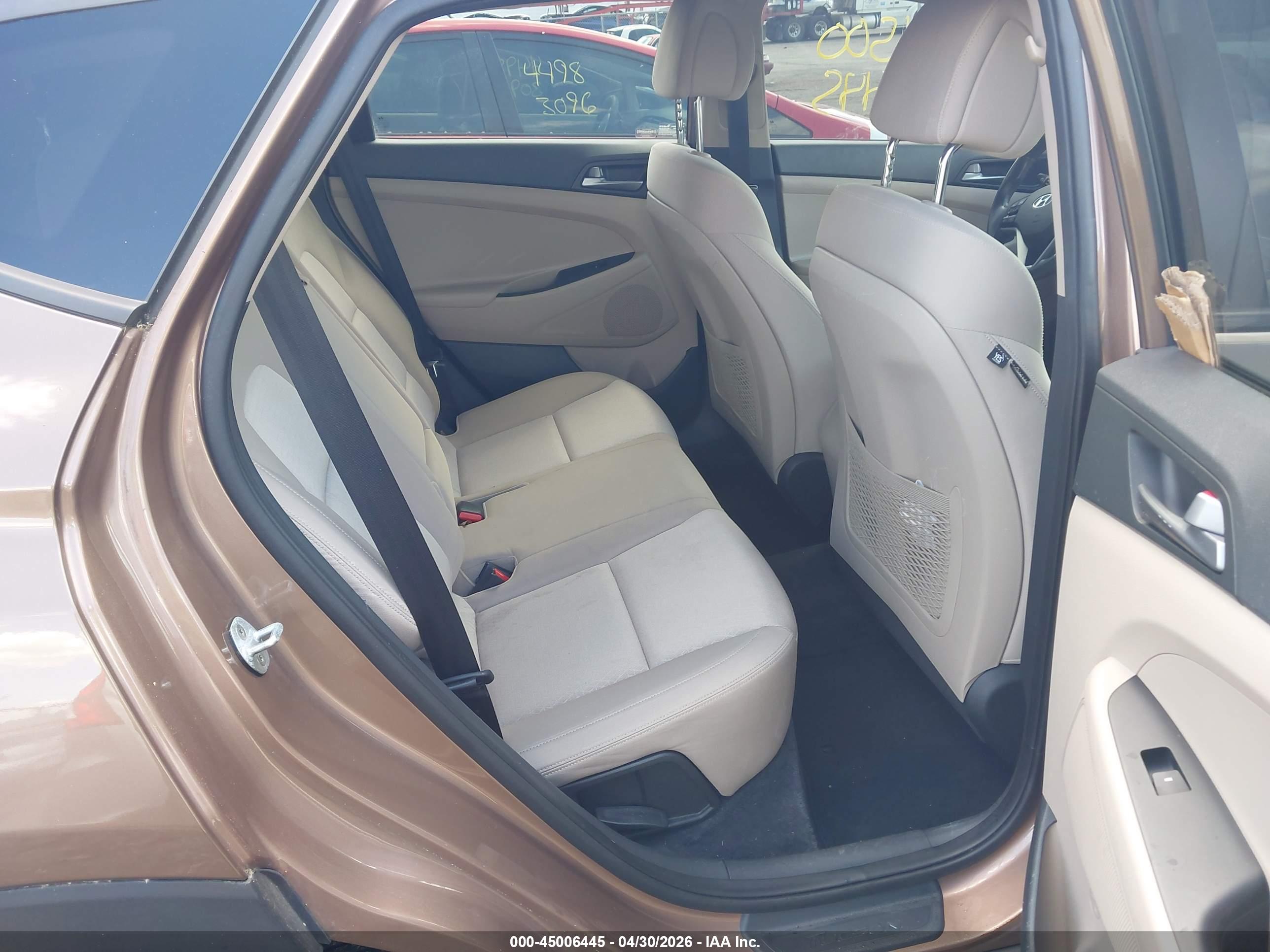 HYUNDAI TUCSON image 8