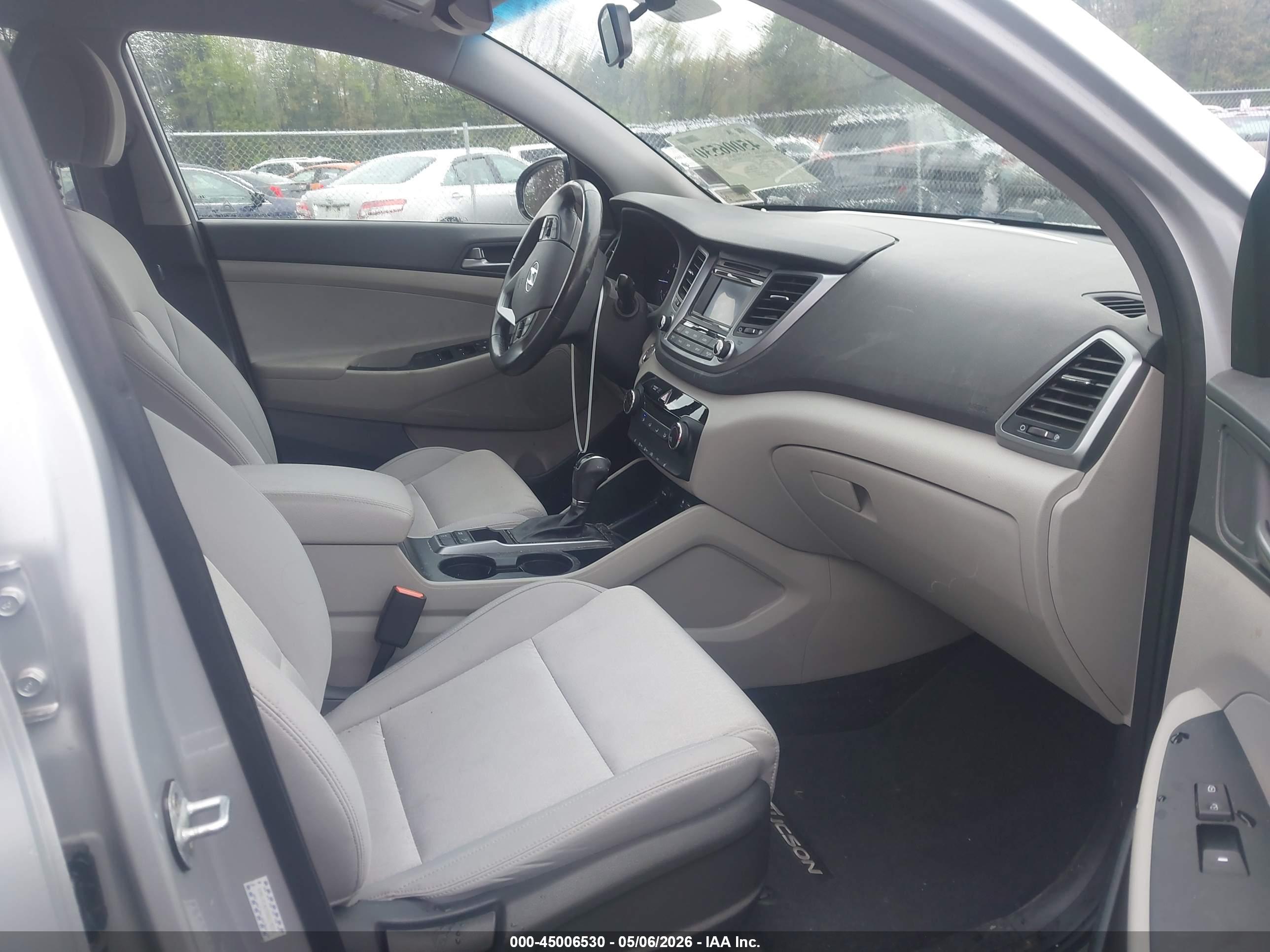 HYUNDAI TUCSON image 5