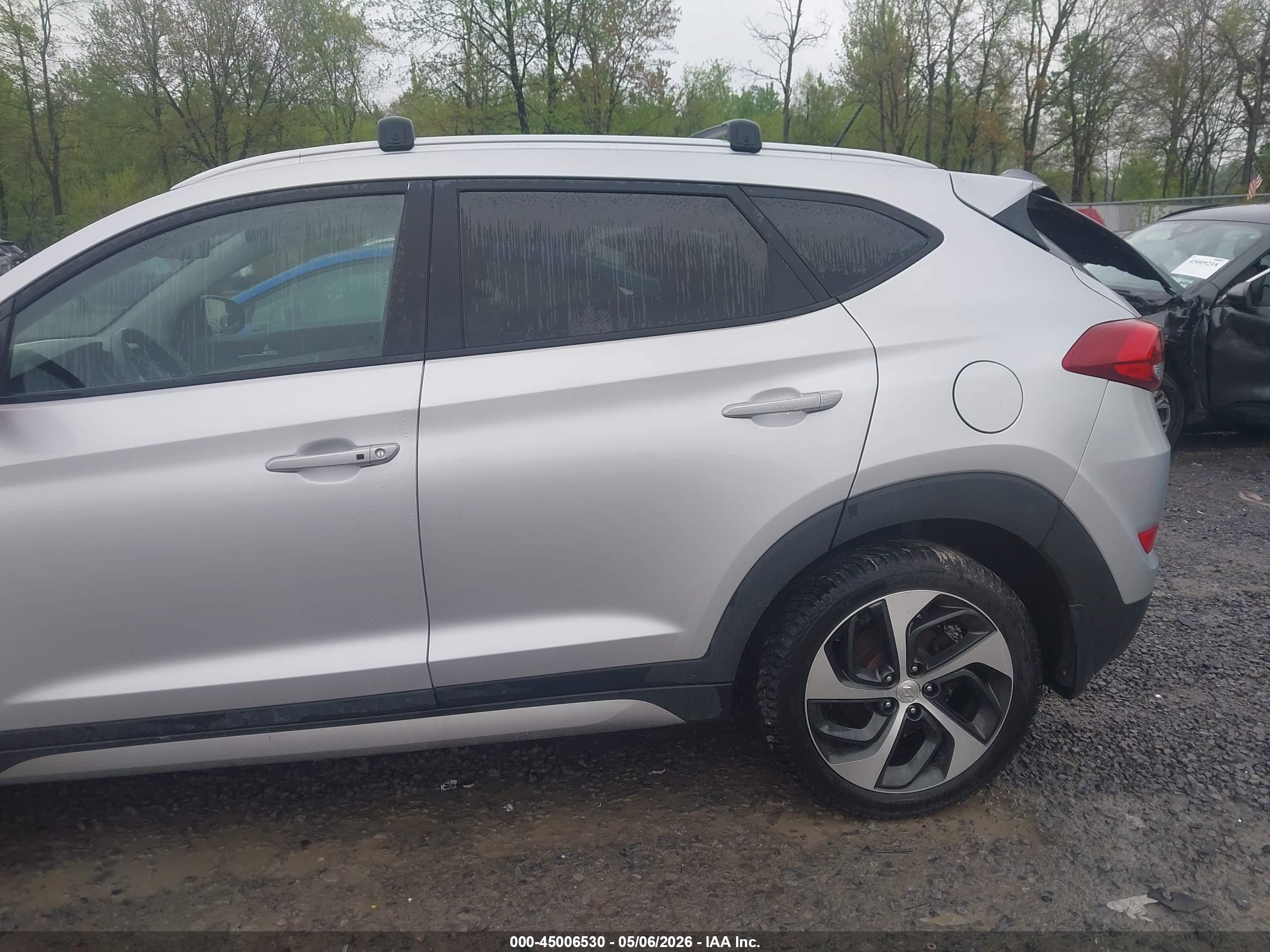 HYUNDAI TUCSON image 6