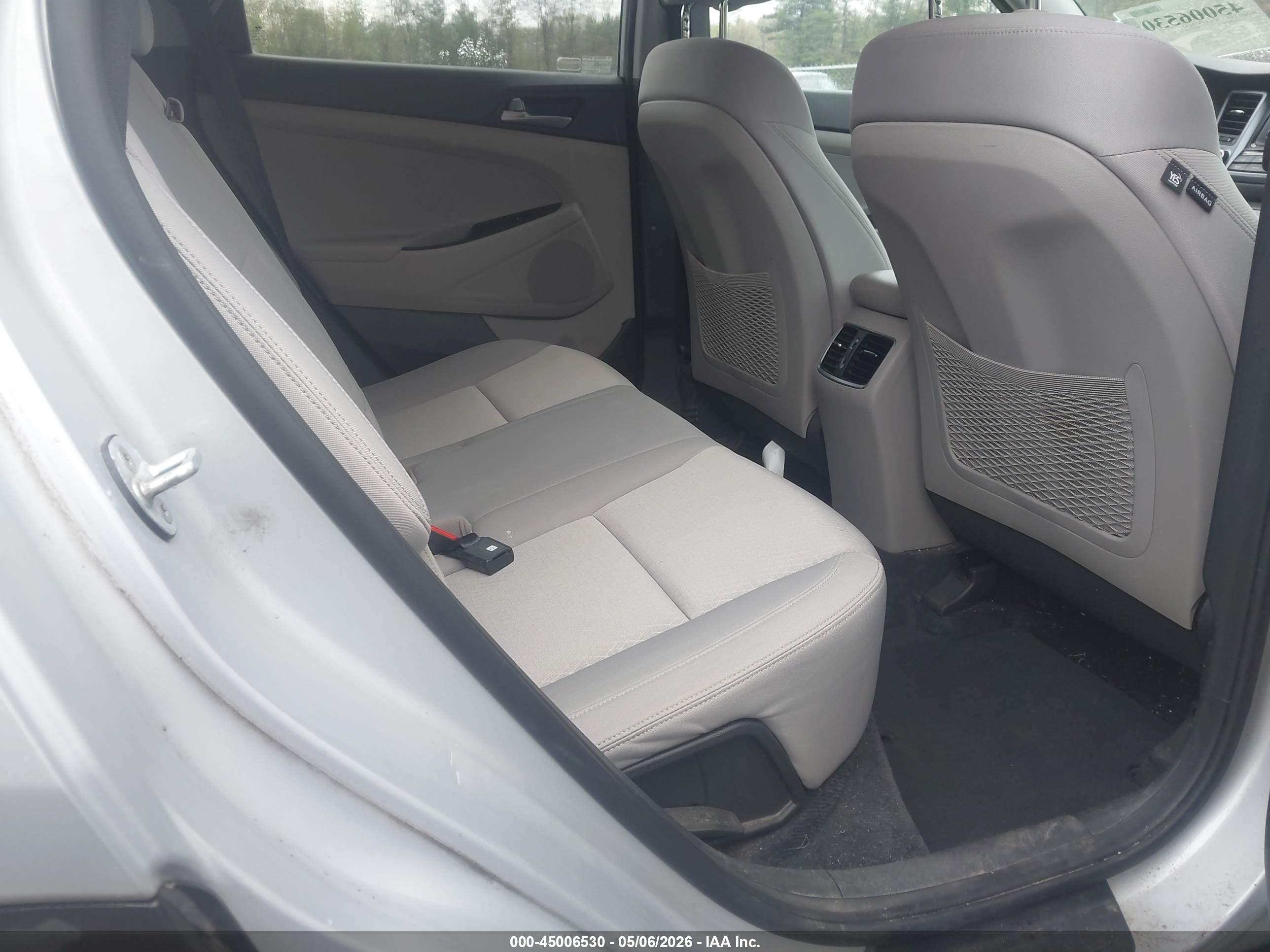 HYUNDAI TUCSON image 8