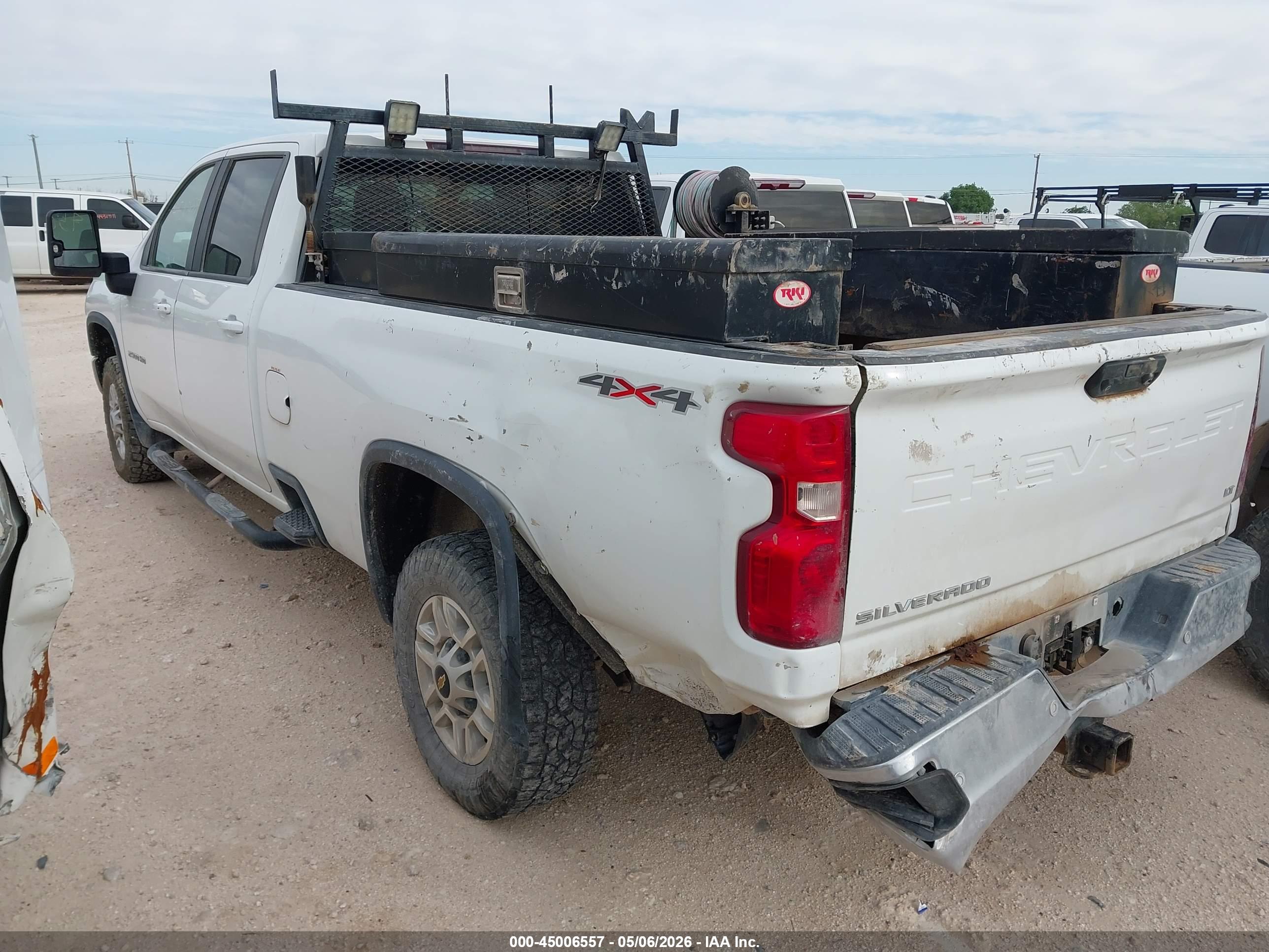 CHEVROLET SILVERADO image 3