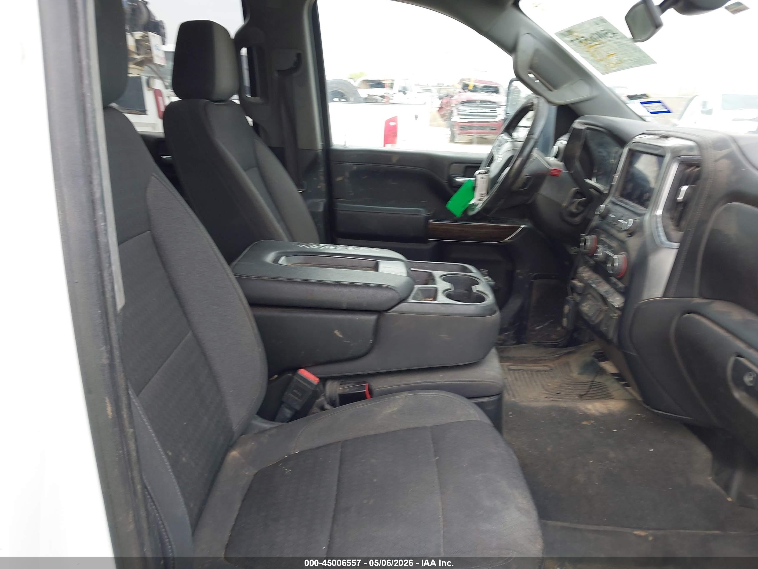 CHEVROLET SILVERADO image 5