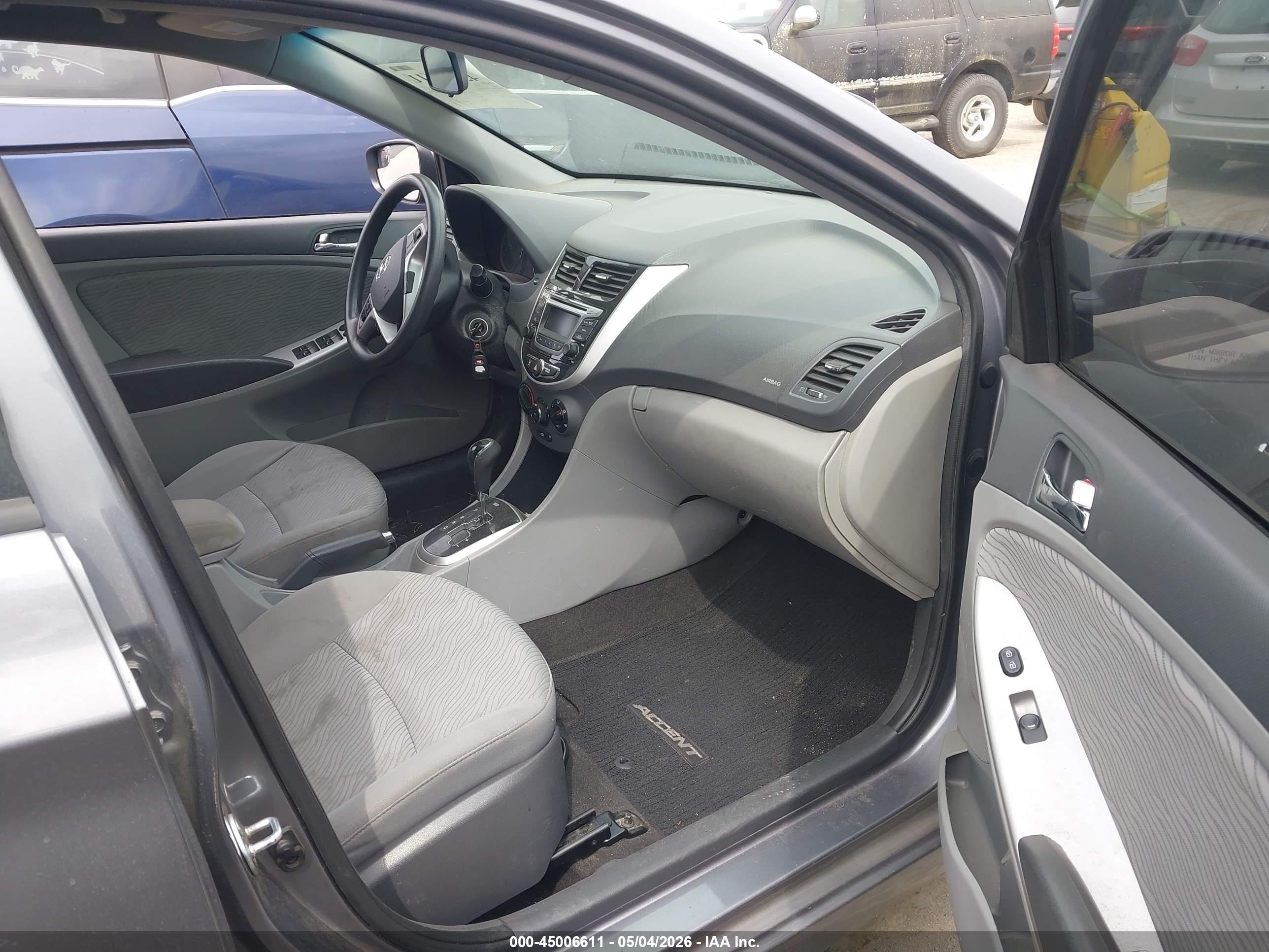 HYUNDAI ACCENT image 5