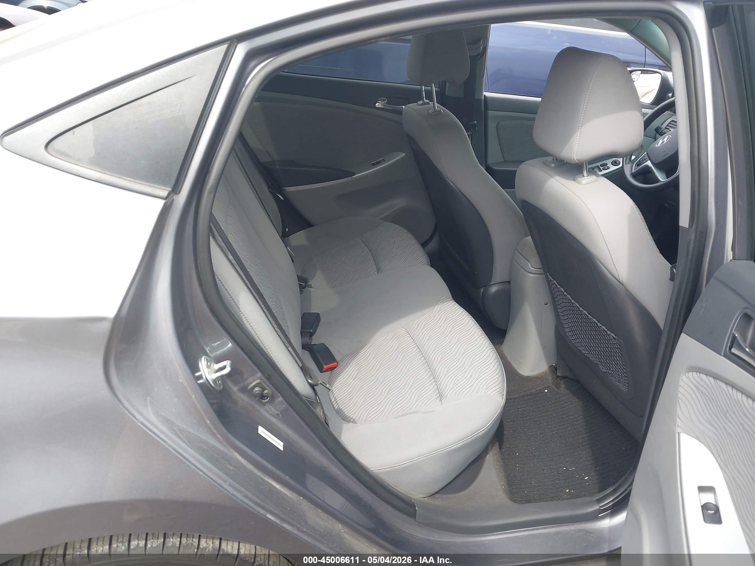 HYUNDAI ACCENT image 8