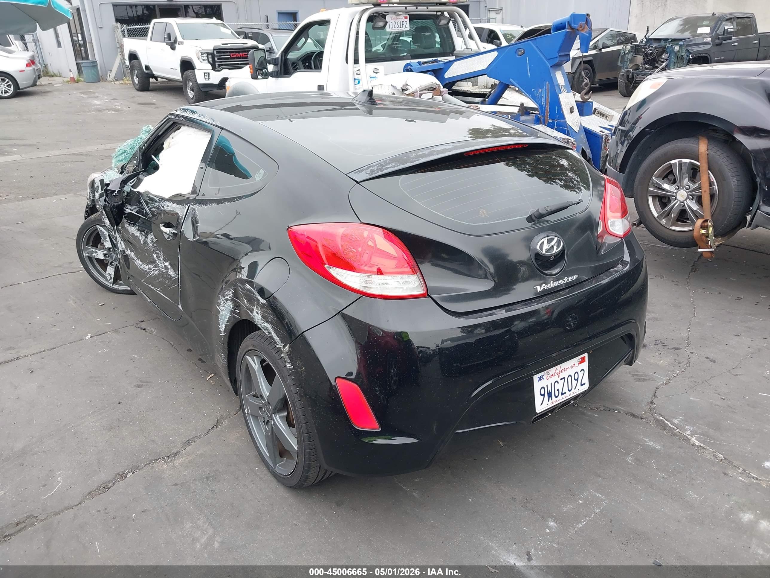 HYUNDAI VELOSTER image 3