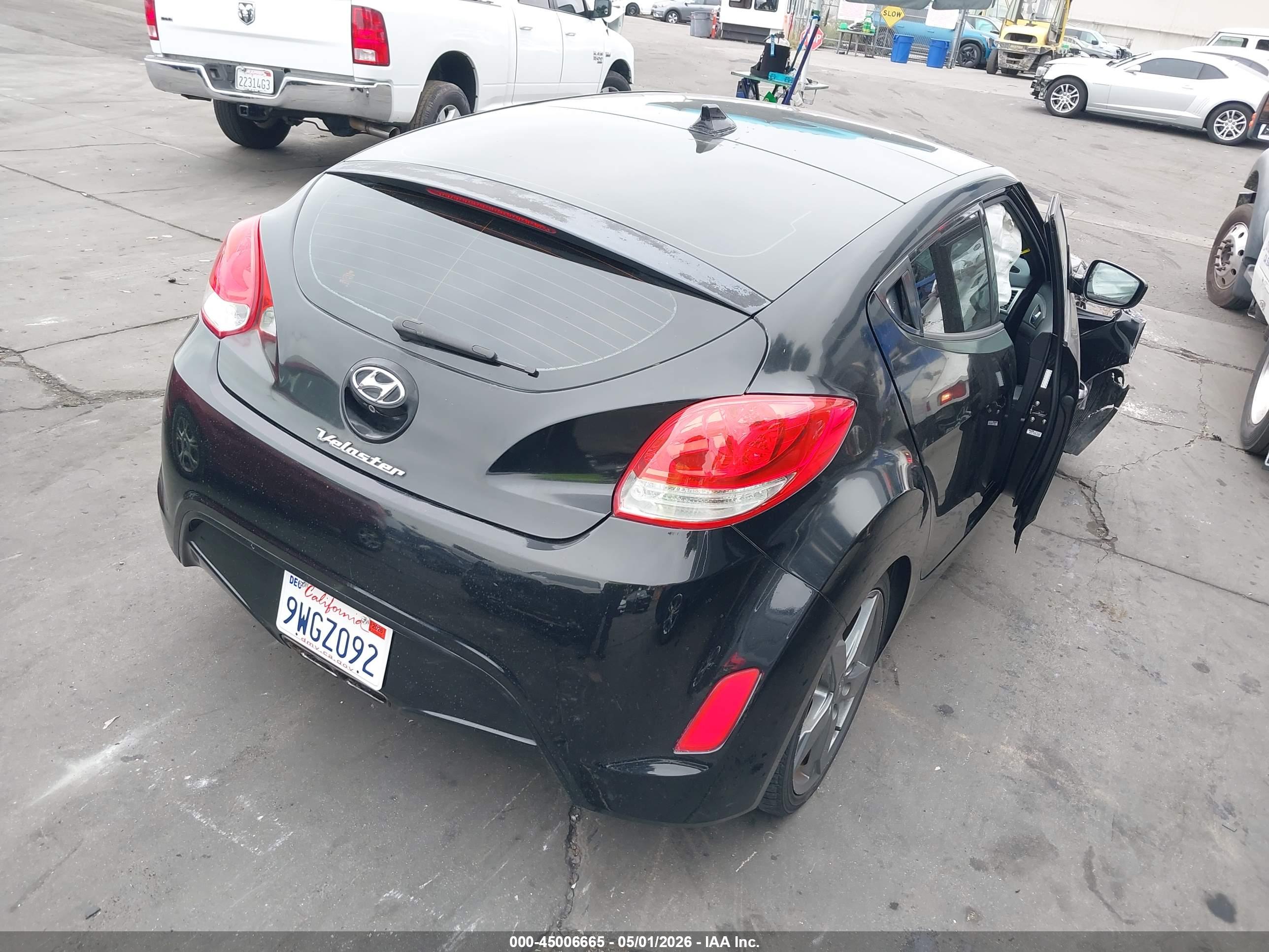 HYUNDAI VELOSTER image 4