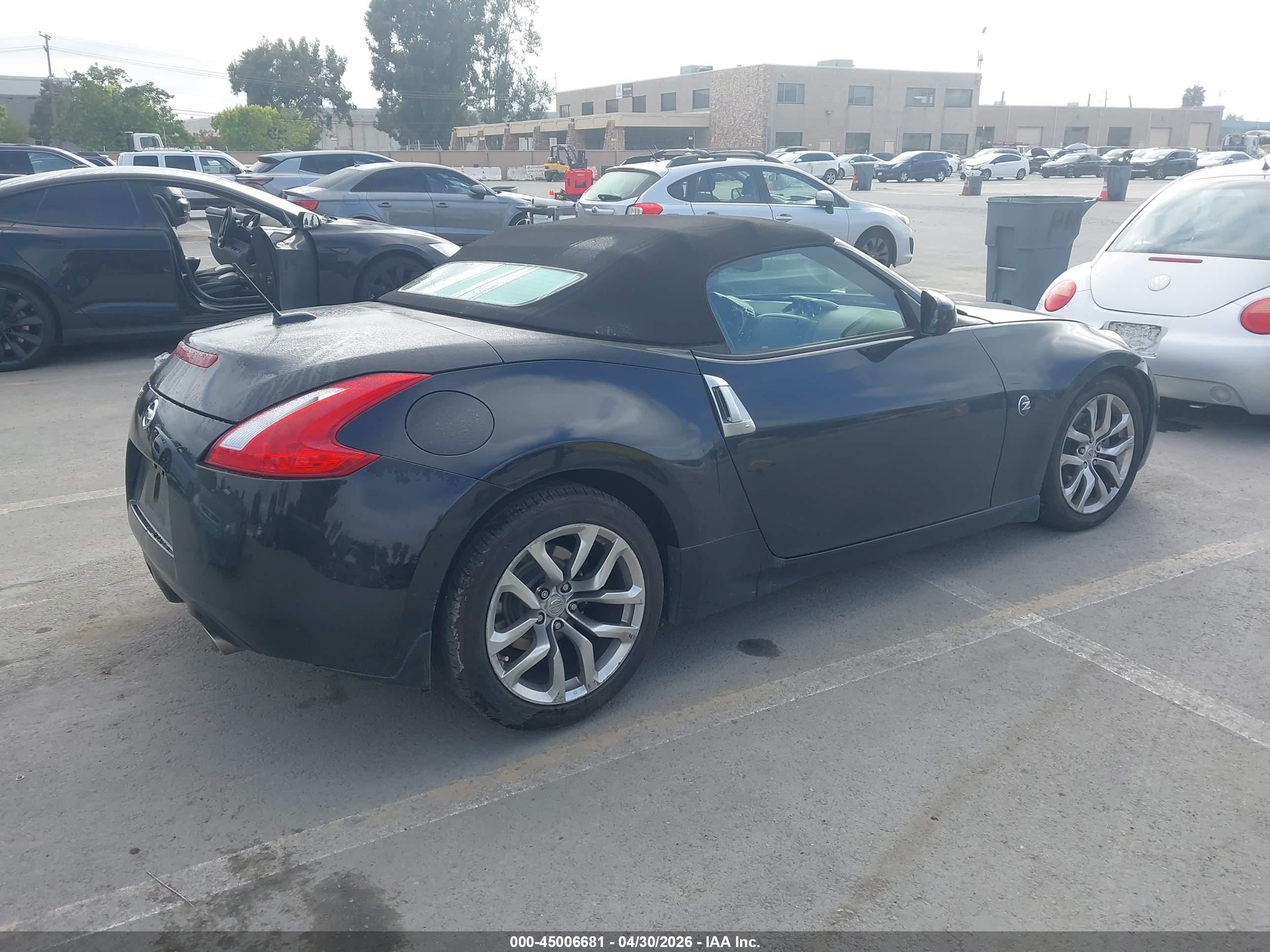 NISSAN 370Z image 4