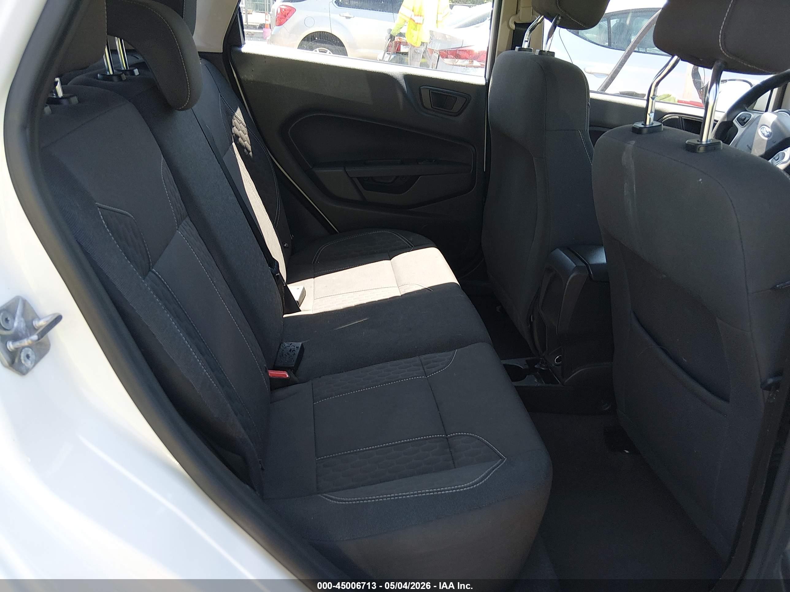 FORD FIESTA image 8