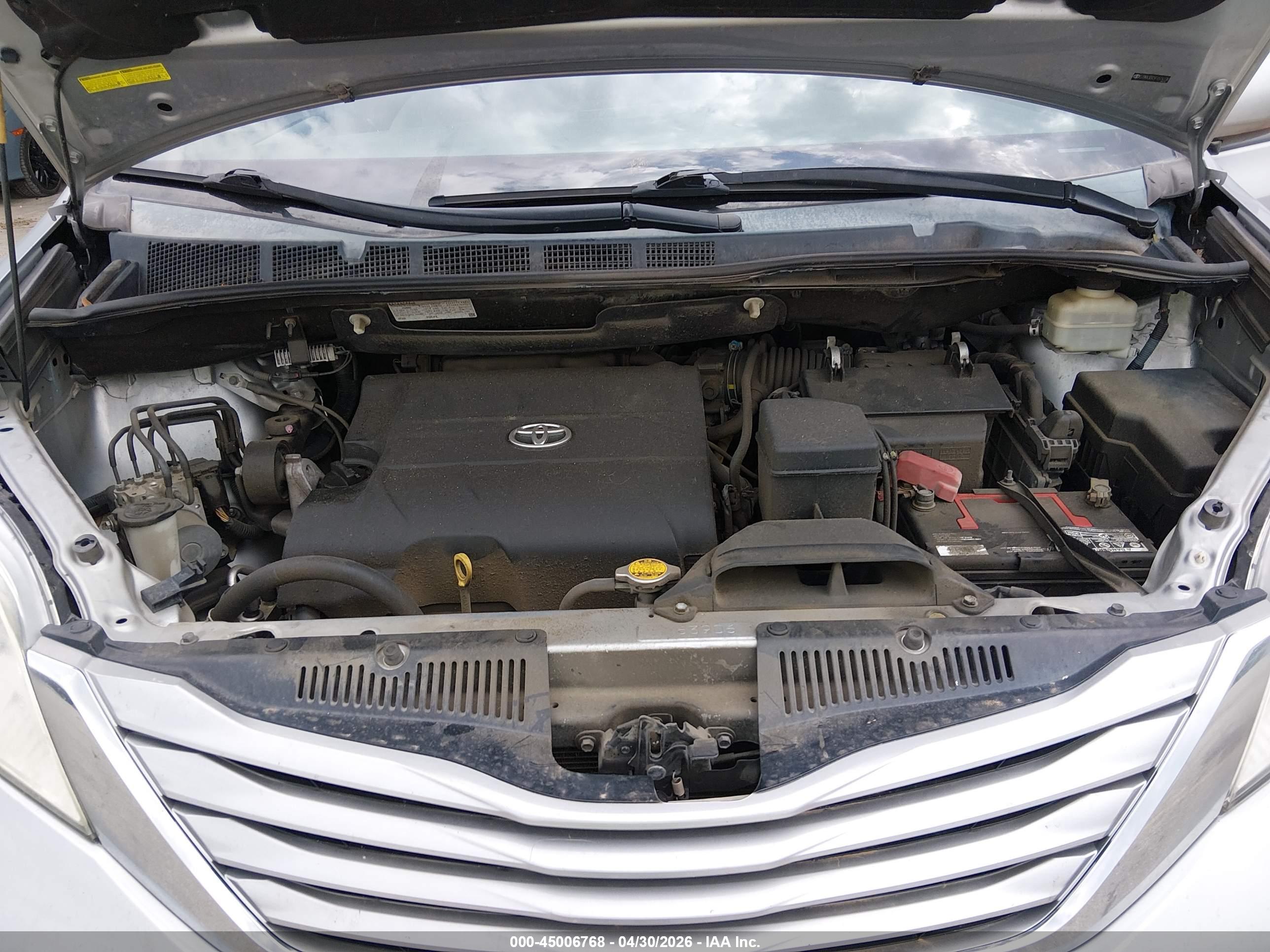 TOYOTA SIENNA image 10