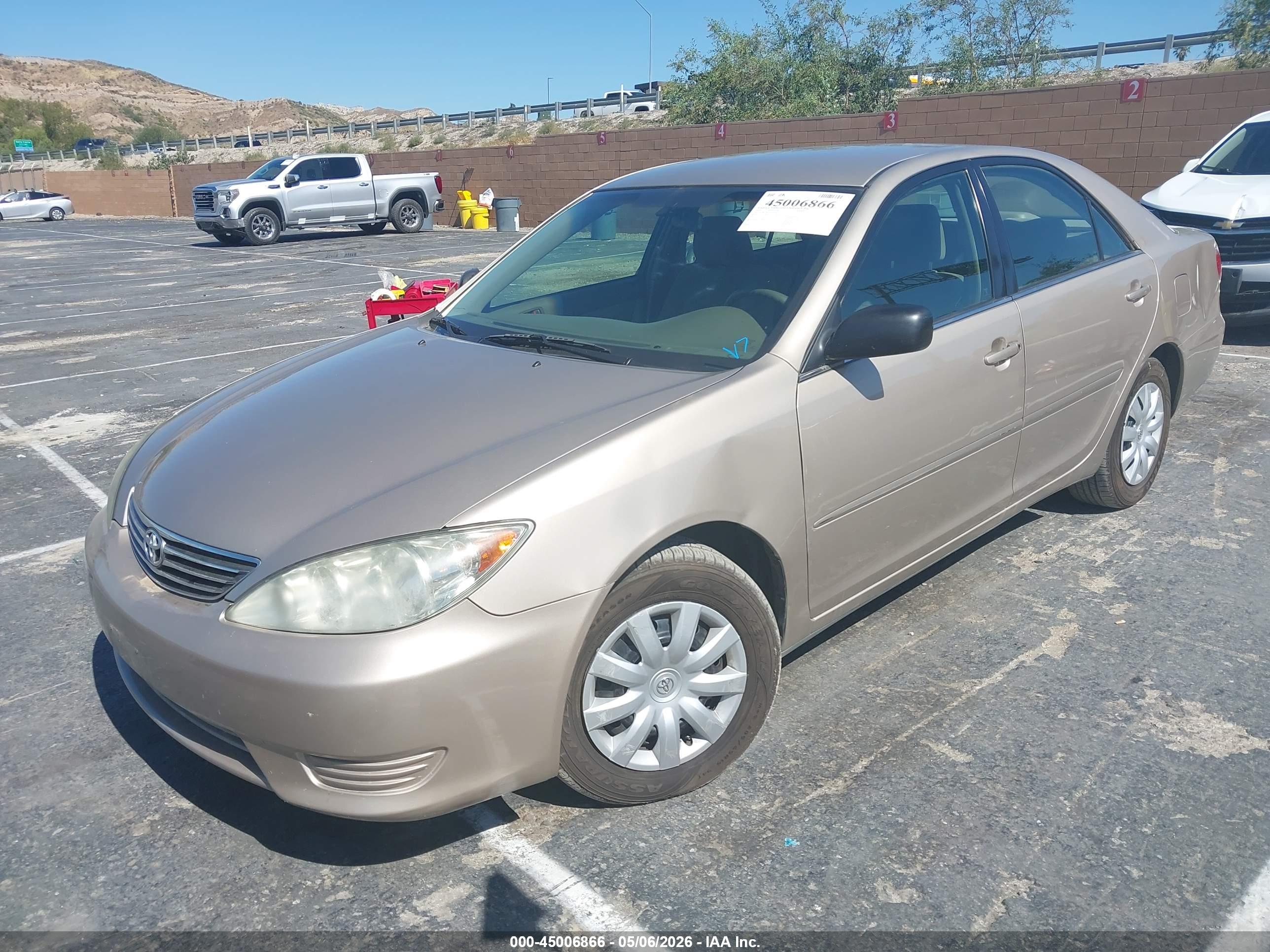 TOYOTA CAMRY image 2