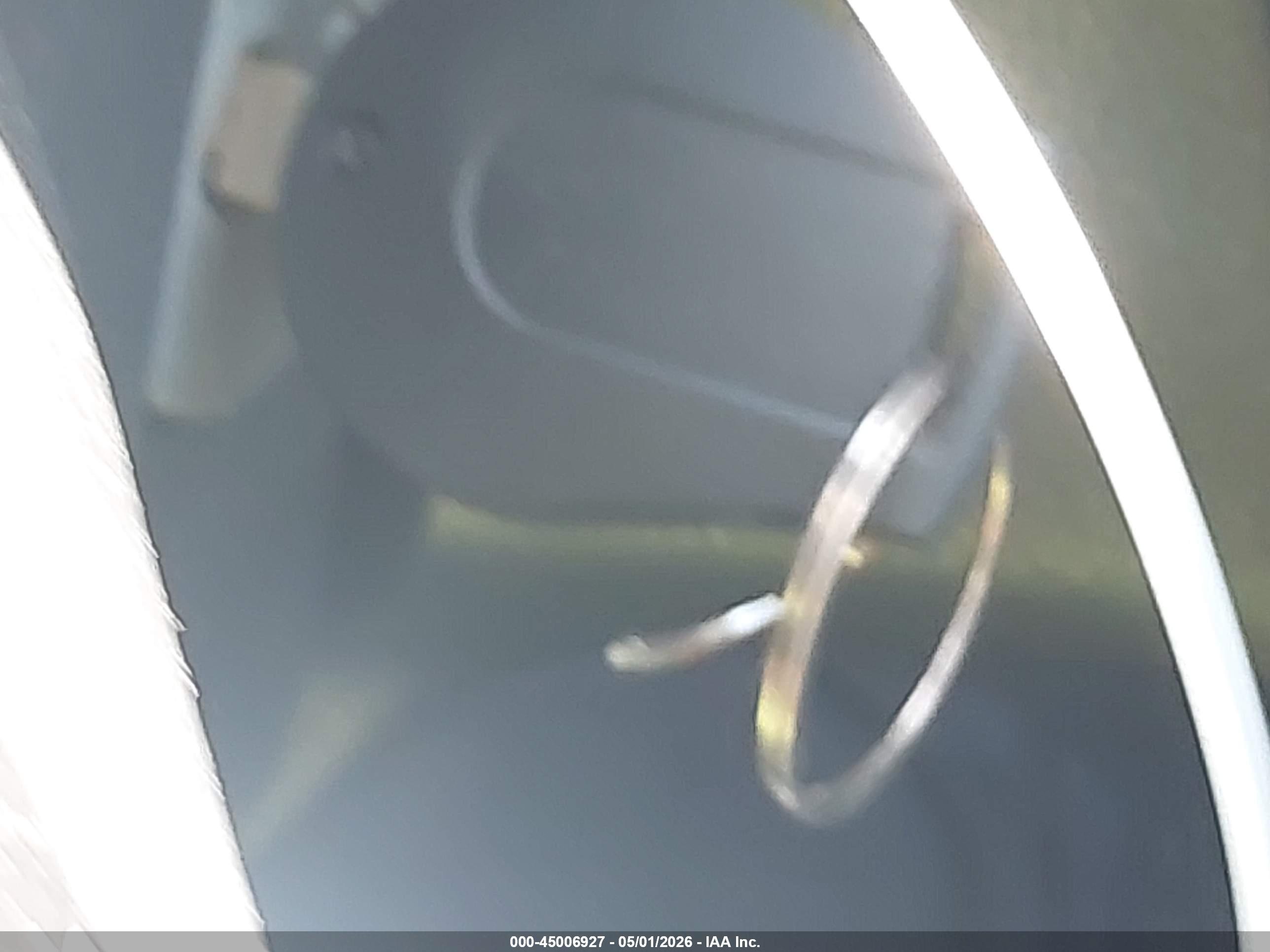 NISSAN VERSA image 11