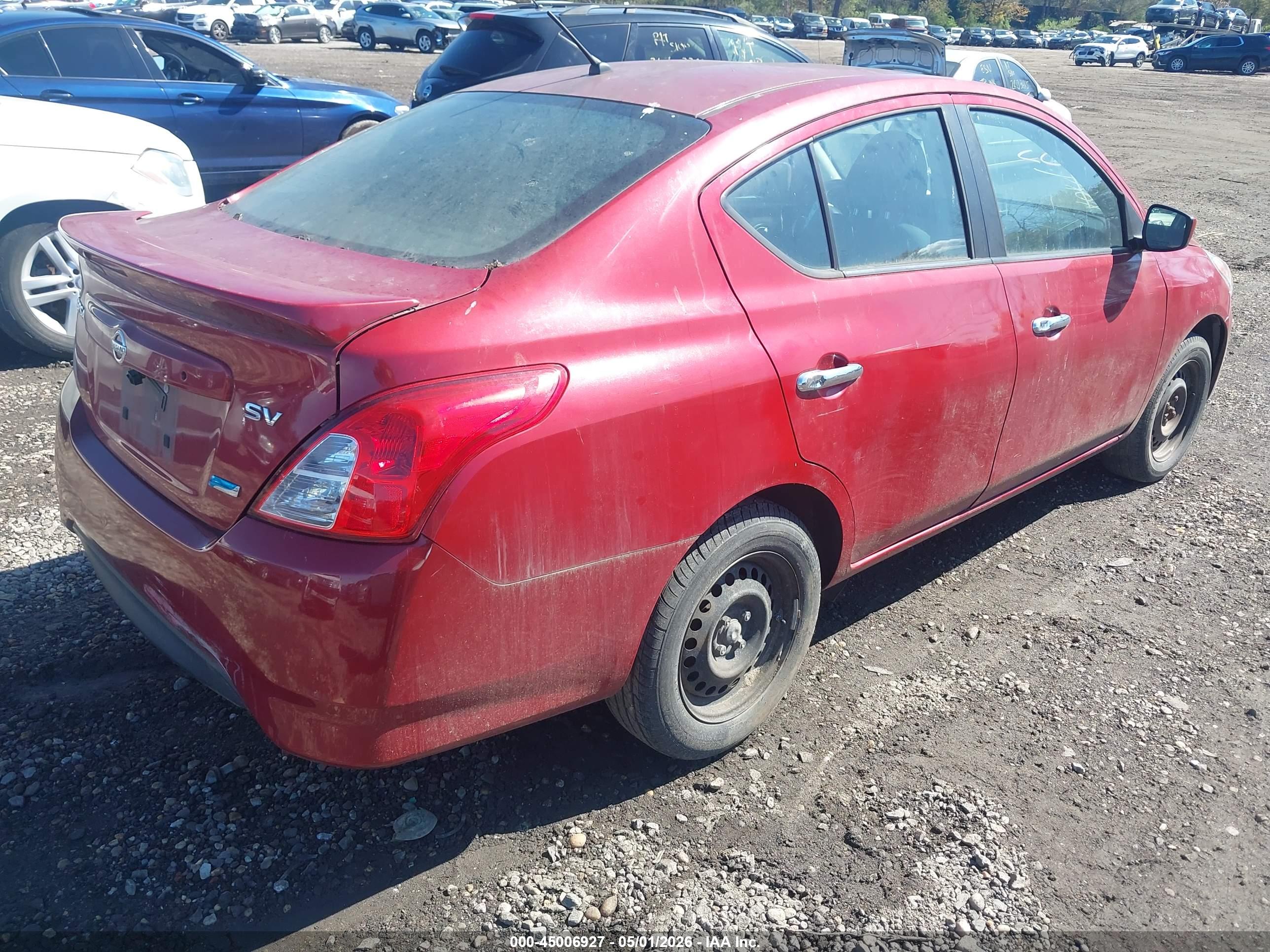 NISSAN VERSA image 4